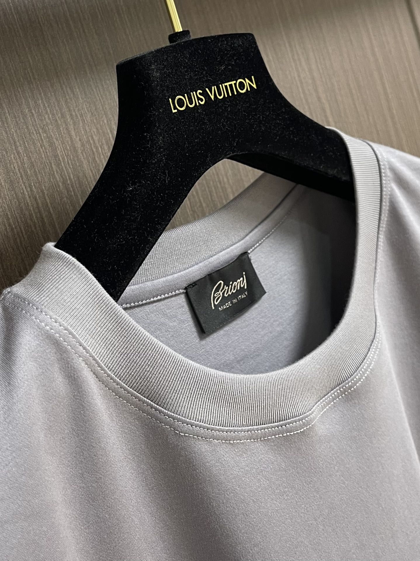 Brioni Short-Sleeve T-Shirt with Logo Embroidery: Comfortable and Stylish Leisure Wear - 图片 6