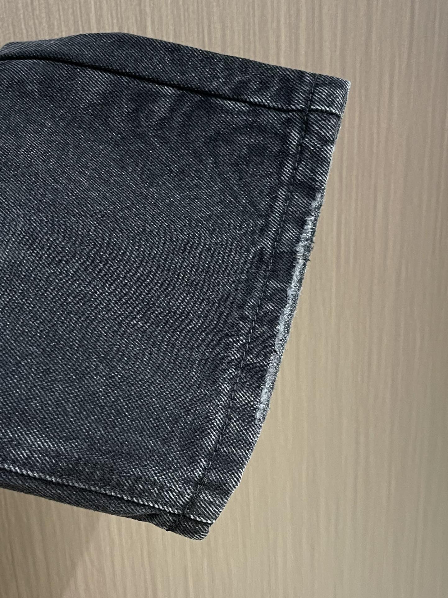 Chrome Hearts CHCroxine City Limits Jeans: Vintage Levis-Based Remake with Sheepskin and 925 Silver Details - 图片 9