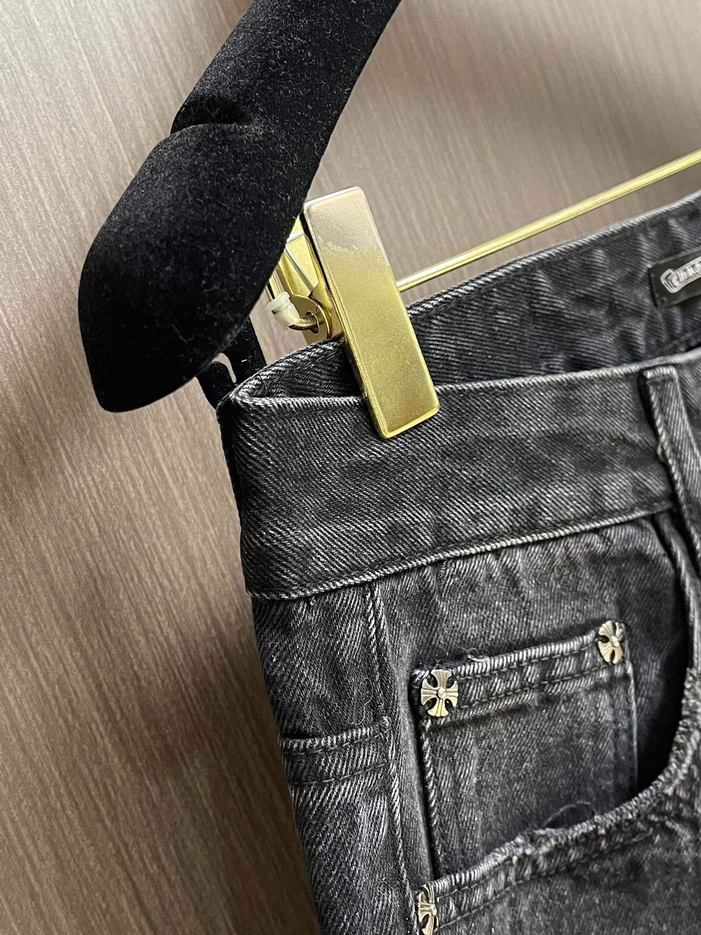 Chrome Hearts CHCroxine City Limits Jeans: Vintage Levis-Based Remake with Sheepskin and 925 Silver Details - 图片 6