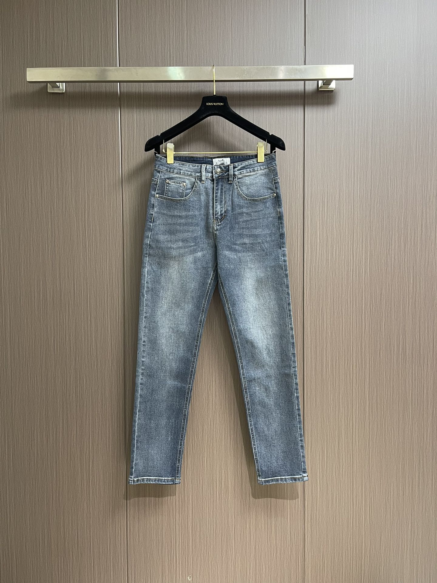 “Hermes Water Wash Jeans: Quality Cowboy Cloth, Color-Resistant Fashion in Sizes 29-40” - 图片 1