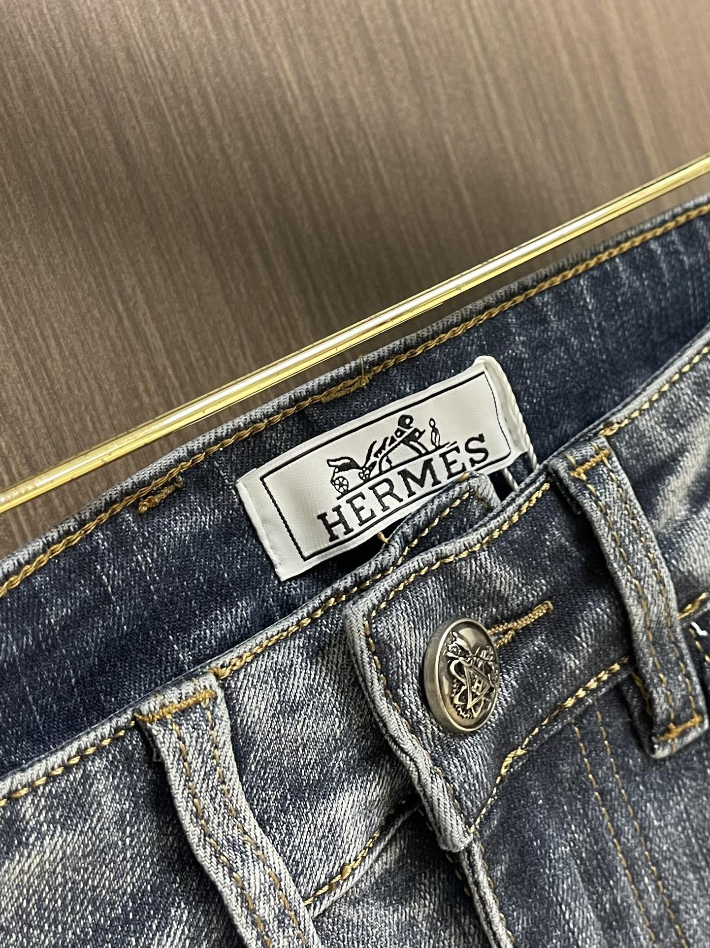 “Hermes Water Wash Jeans: Quality Cowboy Cloth, Color-Resistant Fashion in Sizes 29-40” - 图片 3
