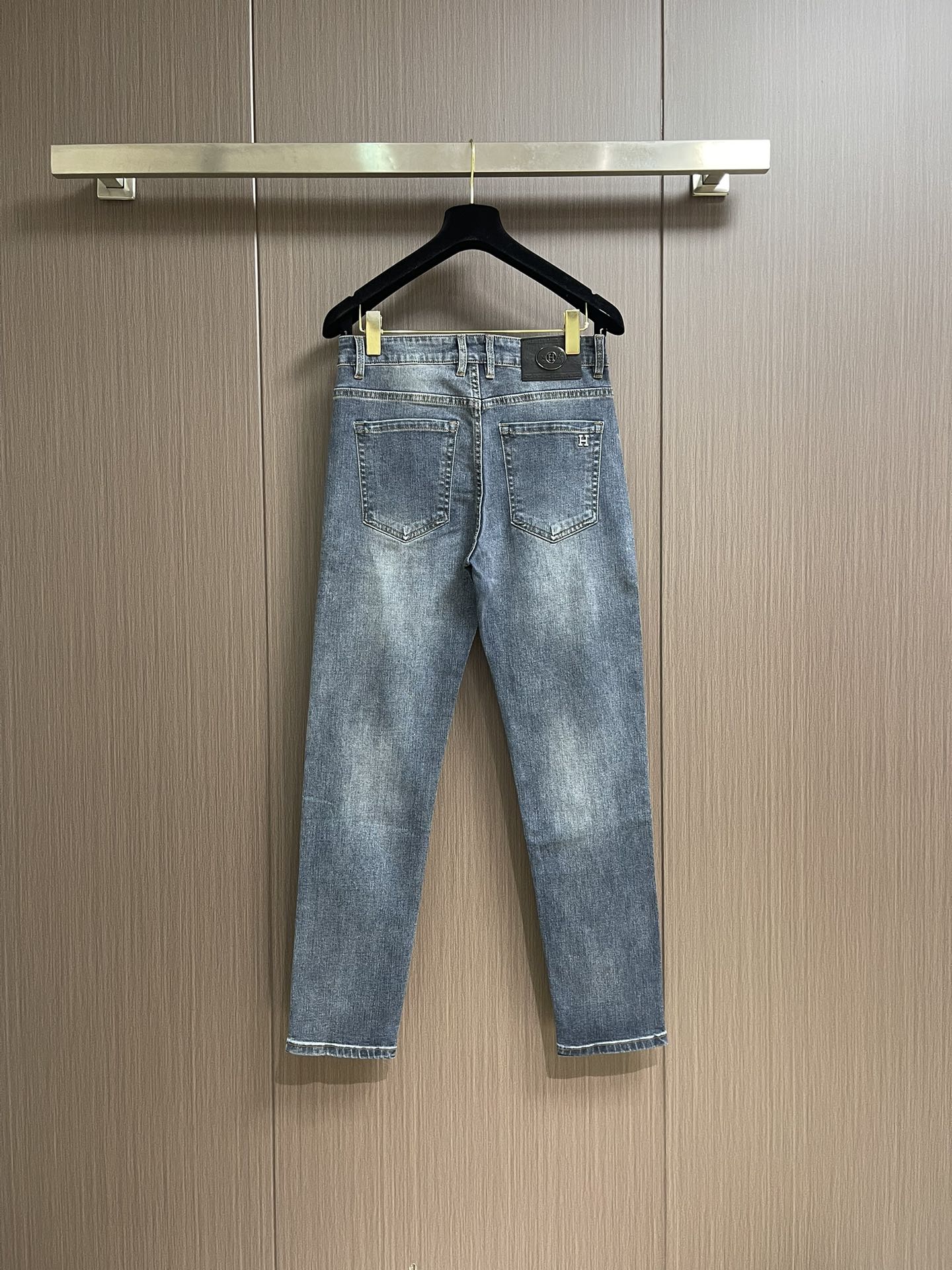 “Hermes Water Wash Jeans: Quality Cowboy Cloth, Color-Resistant Fashion in Sizes 29-40” - 图片 2
