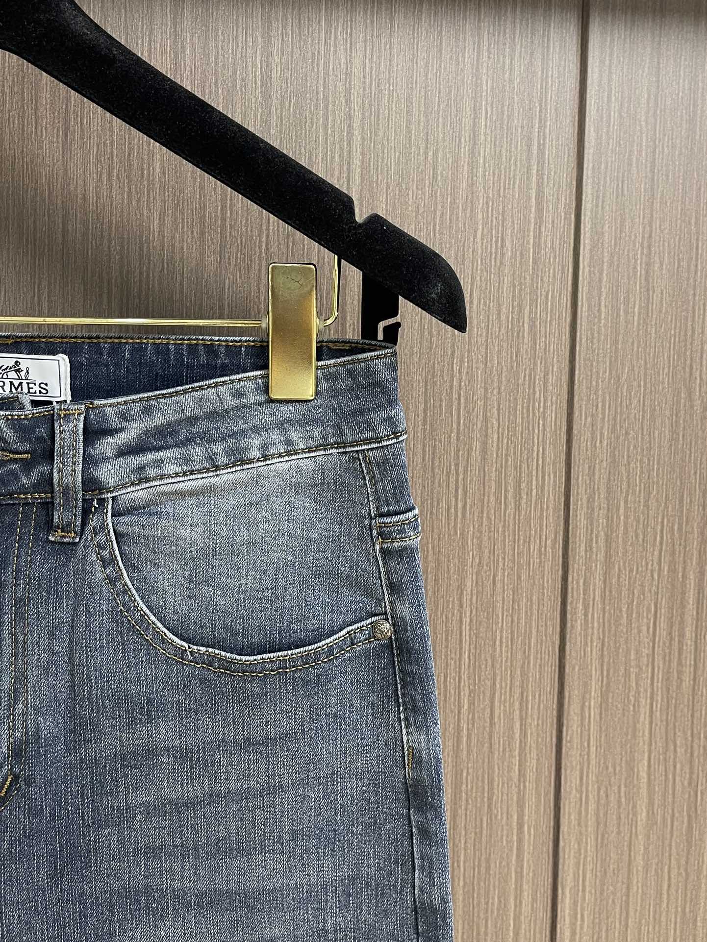“Hermes Water Wash Jeans: Quality Cowboy Cloth, Color-Resistant Fashion in Sizes 29-40” - 图片 4