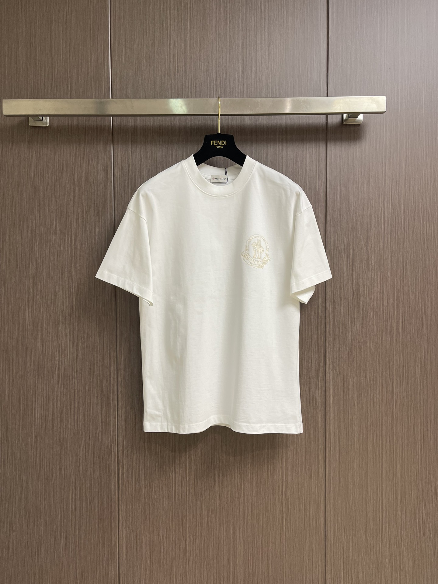 NO:458884,Moncler 2025ss summer new graffiti printed round neck short-sleeved T-shirt adopts original 260g threaded same cylinder fixed dye zero color difference new customized auxiliary materials exclusive quality difference currency welcome comparison. Size M-3XL, T-shirt,tees, t-shirt,alexander wang19860909Moncler 2025ss夏季新款涂鸦印花圆领短袖t恤 采用原版260g 螺纹同缸定染零色差 全新定制辅料 独家品质区别通货 欢迎对比.尺码M-3XL,,T-shirt,tees，t-shirt,alexander wang,Men's clothing