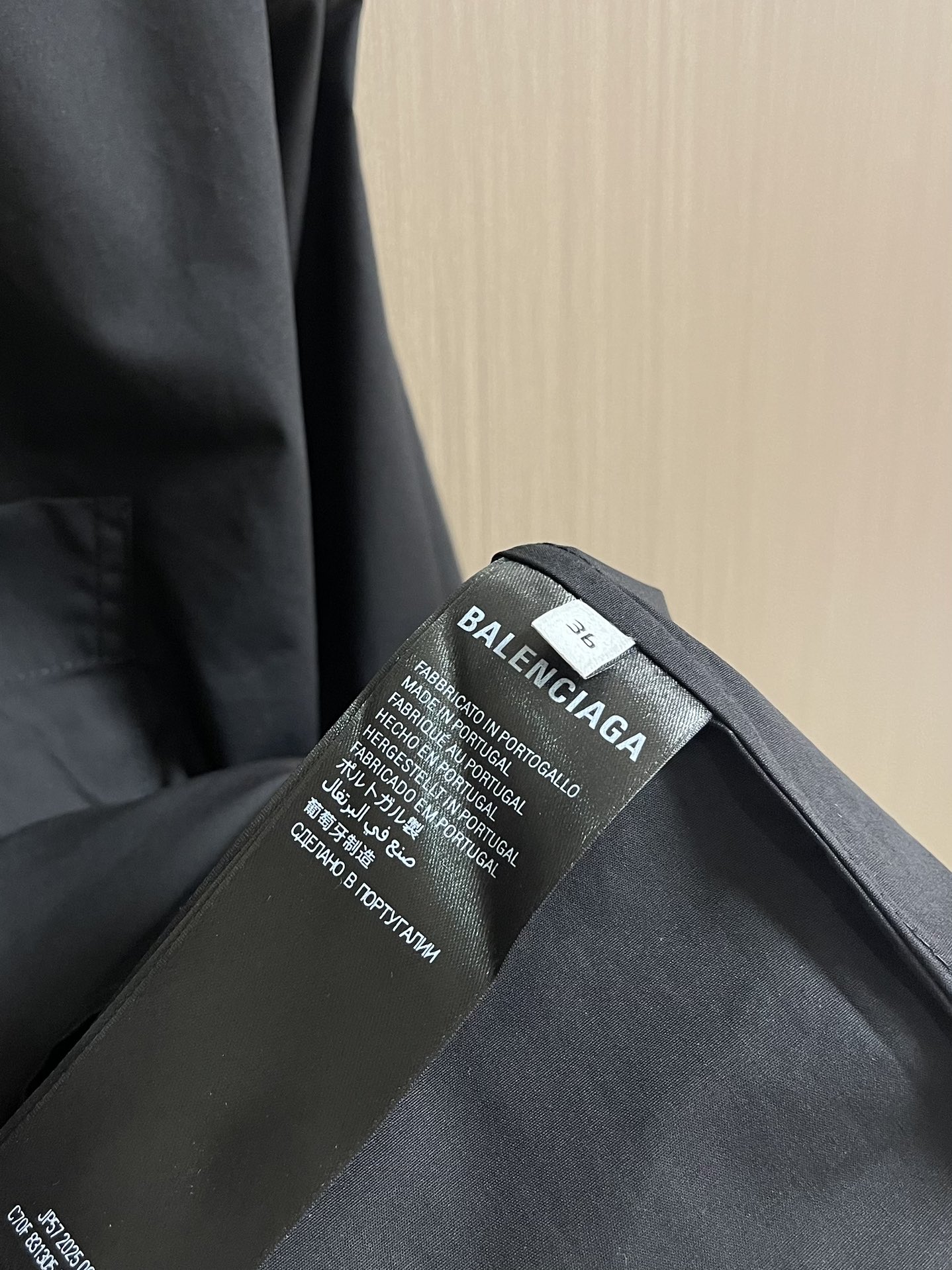 Balenciaga Nano BB Embroidered Long-Sleeved Shirt: Stylish, Lightweight, and Cosmopolitan in Pure Black. - 图片 8