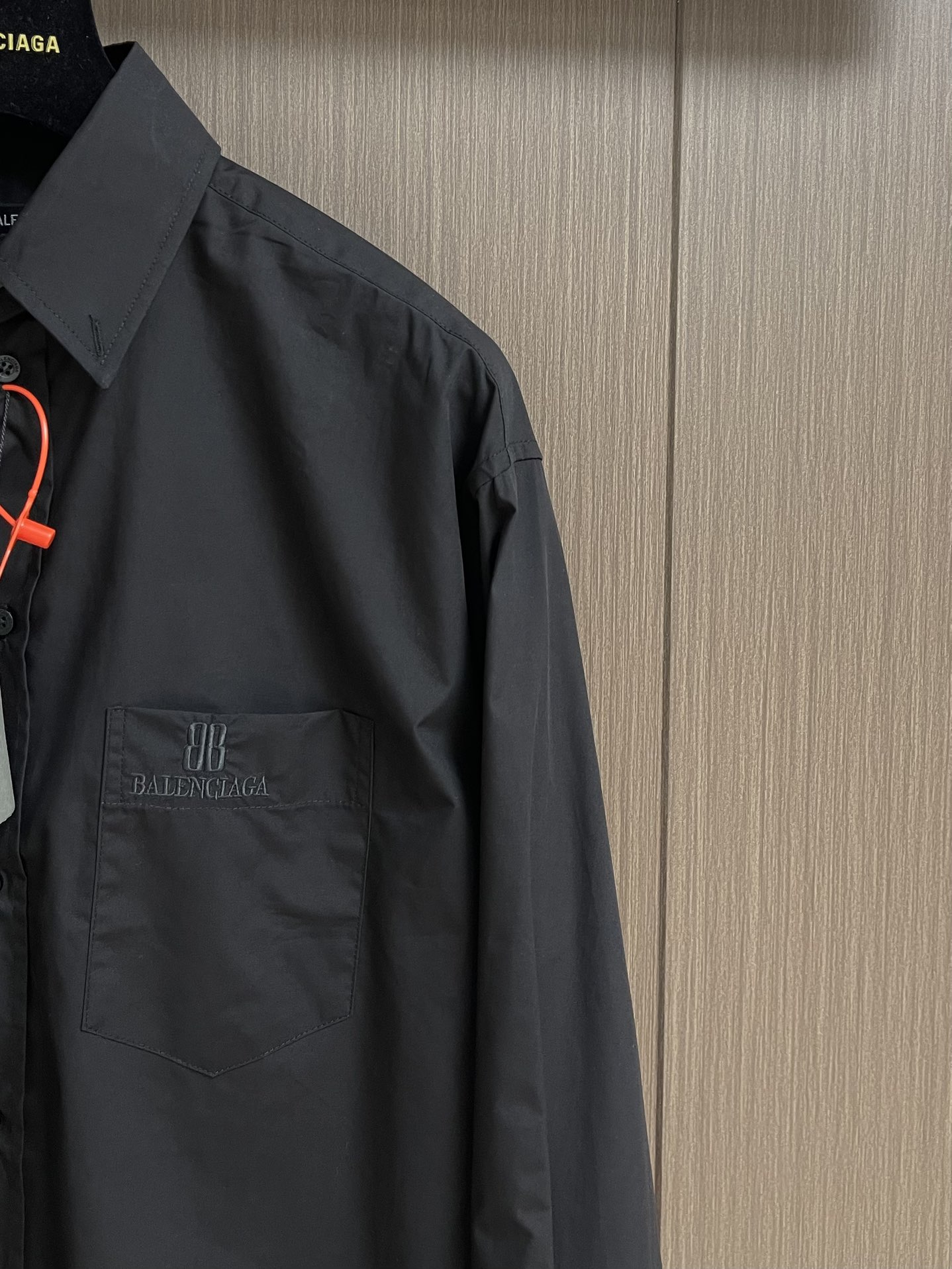 Balenciaga Nano BB Embroidered Long-Sleeved Shirt: Stylish, Lightweight, and Cosmopolitan in Pure Black. - 图片 4