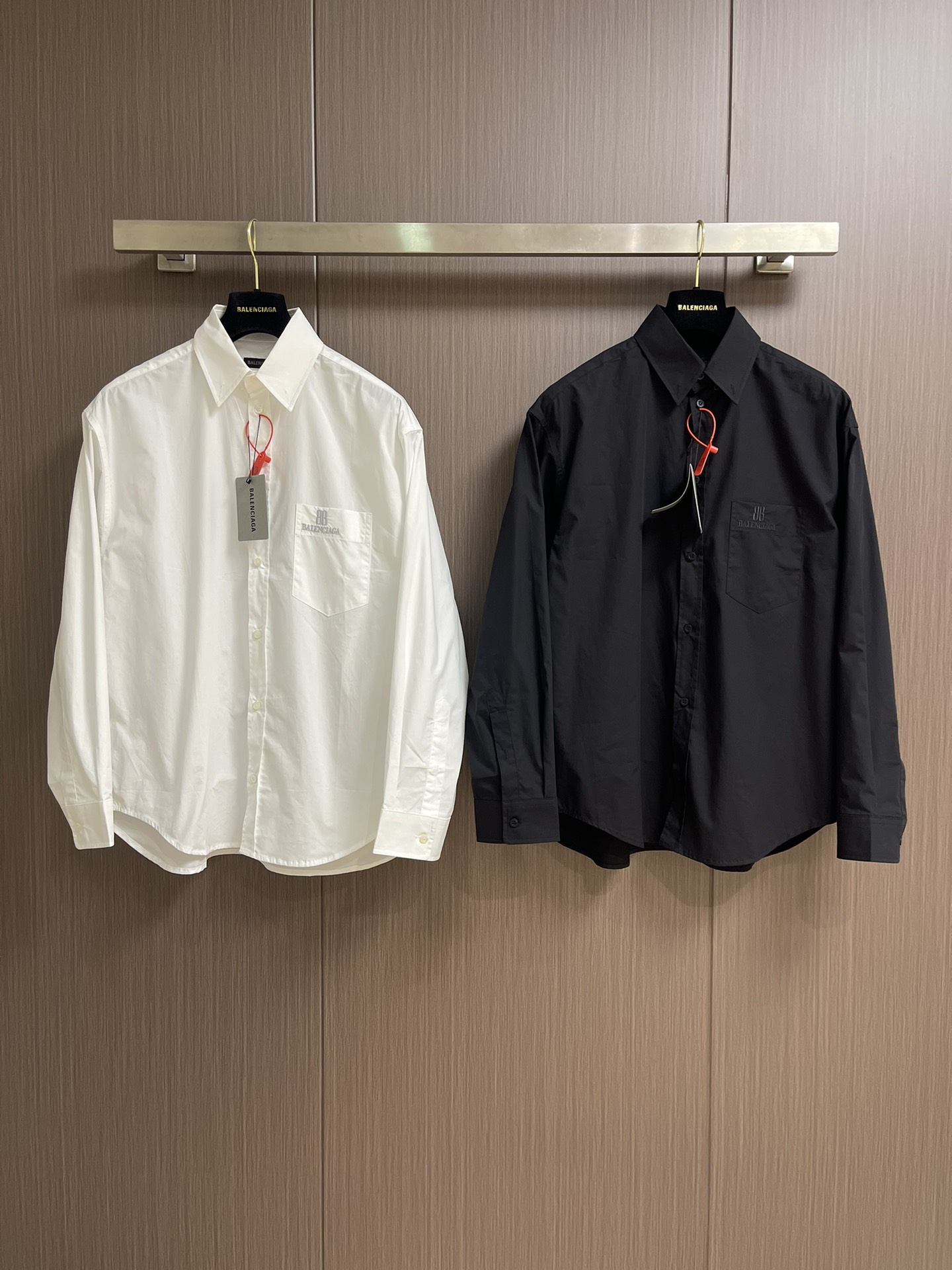 Balenciaga Nano BB Embroidered Long-Sleeved Shirt: Stylish, Lightweight, and Cosmopolitan in Pure Black. - 图片 3