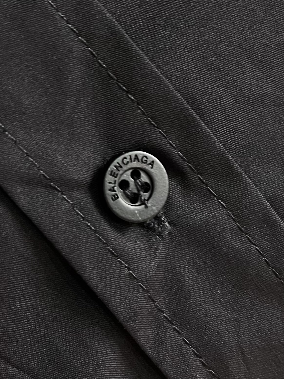 Balenciaga Nano BB Embroidered Long-Sleeved Shirt: Stylish, Lightweight, and Cosmopolitan in Pure Black. - 图片 9