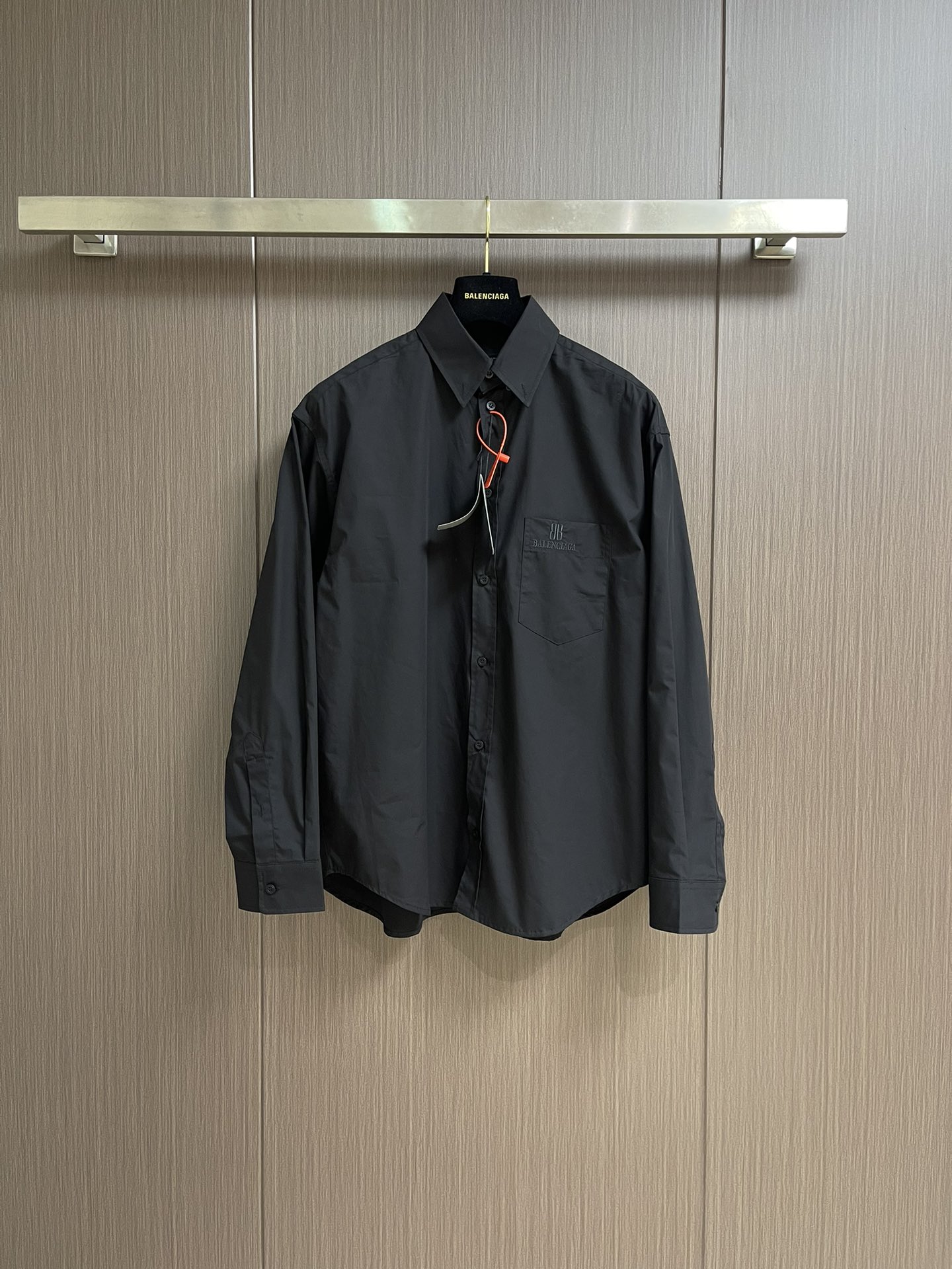 Balenciaga Nano BB Embroidered Long-Sleeved Shirt: Stylish, Lightweight, and Cosmopolitan in Pure Black. - 图片 1