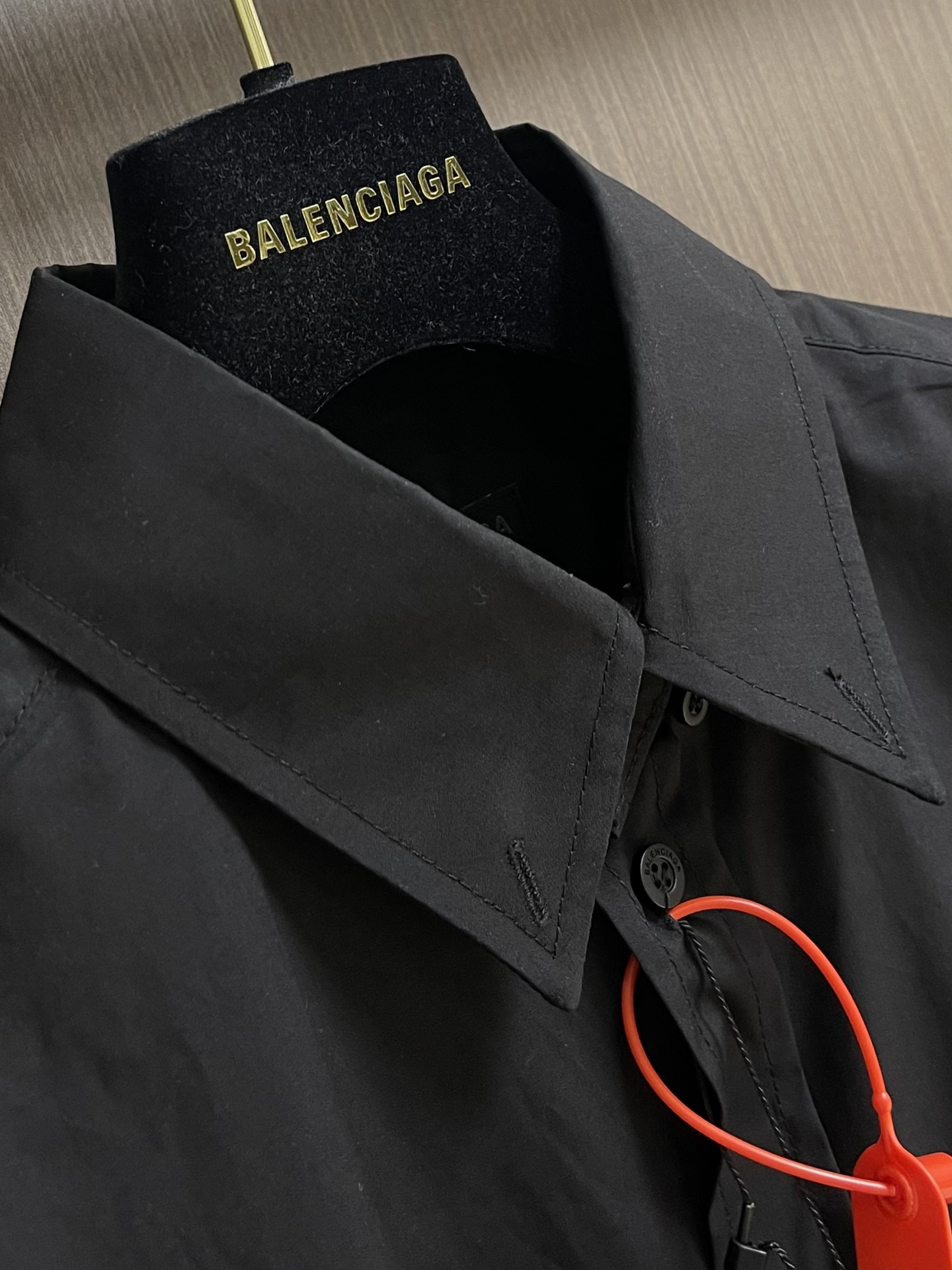 Balenciaga Nano BB Embroidered Long-Sleeved Shirt: Stylish, Lightweight, and Cosmopolitan in Pure Black. - 图片 6