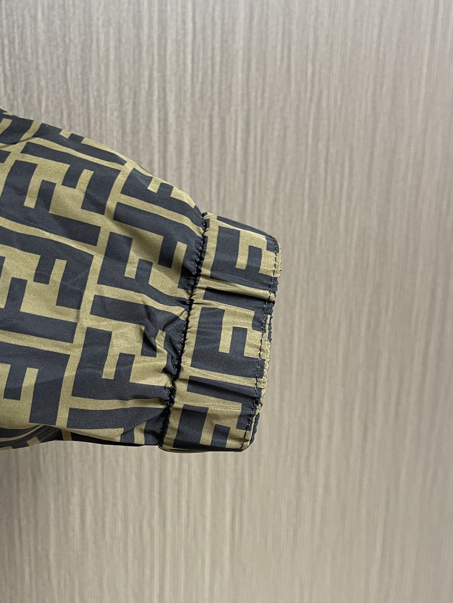 Luxurious Custom Fendi Hat Jacket with Double-Sided FF Pattern Design - 图片 8