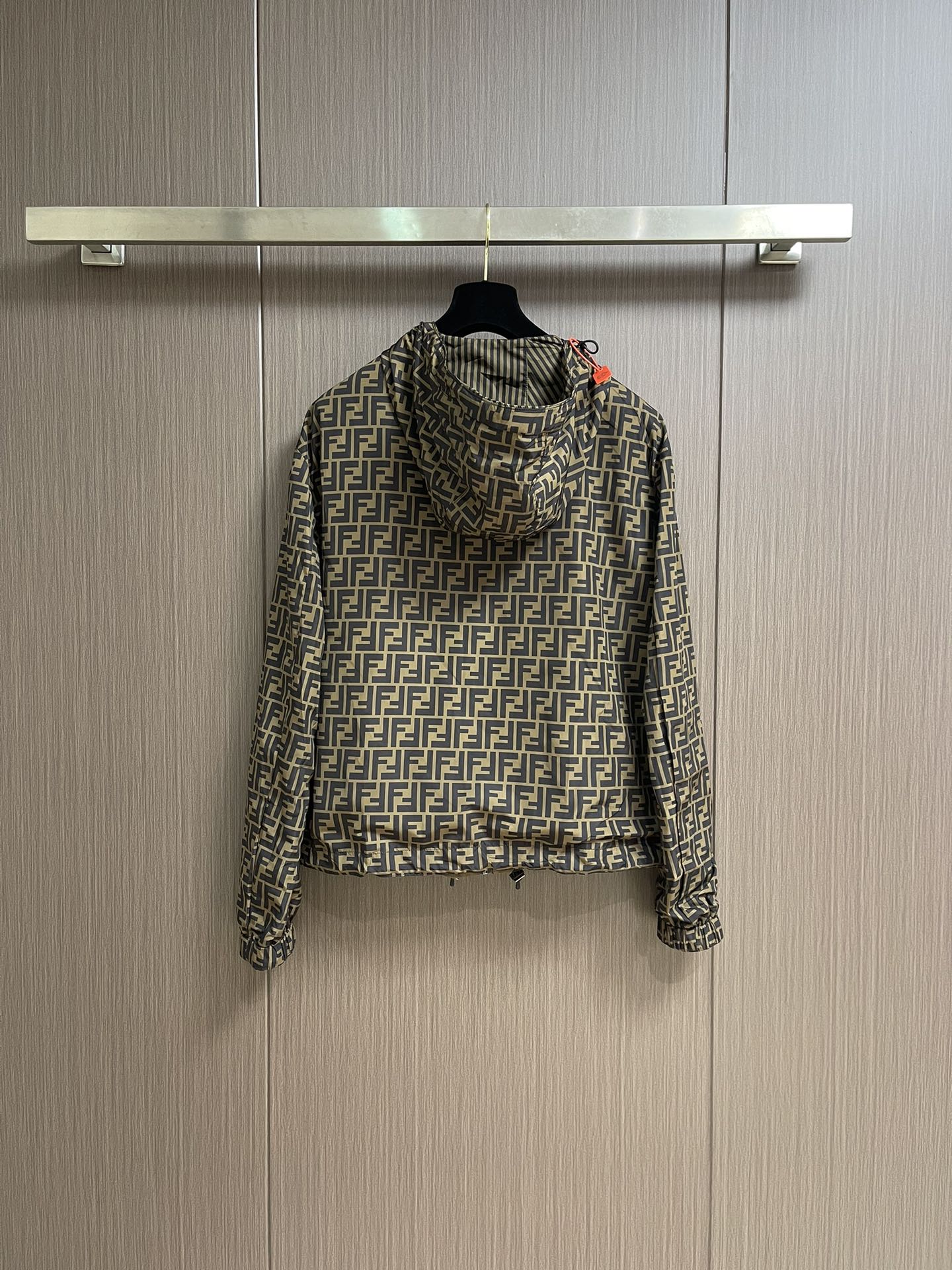 Luxurious Custom Fendi Hat Jacket with Double-Sided FF Pattern Design - 图片 6