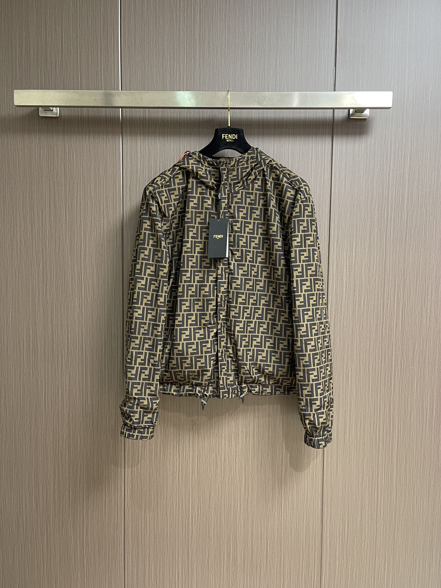 Luxurious Custom Fendi Hat Jacket with Double-Sided FF Pattern Design - 图片 5