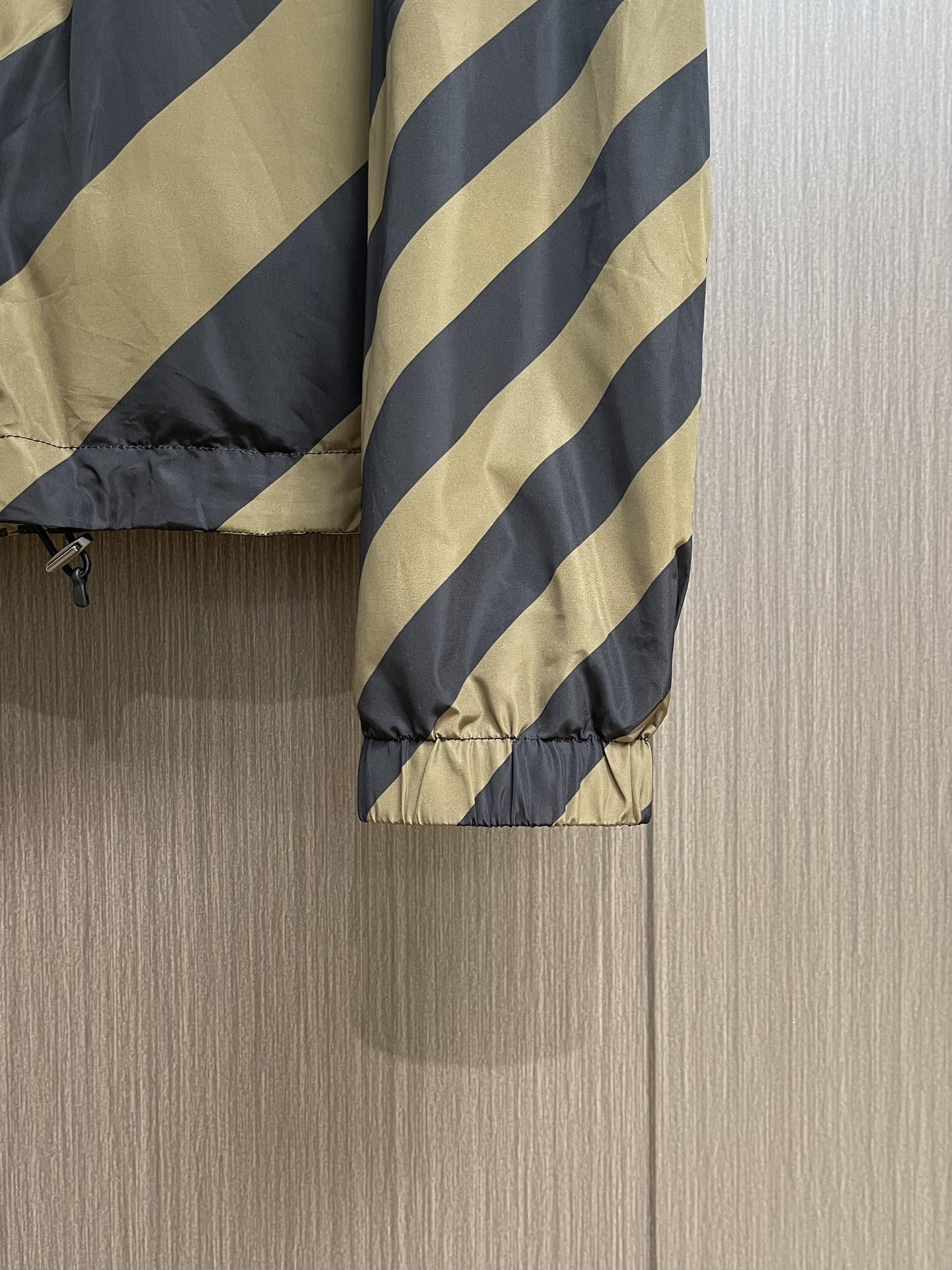 Luxurious Custom Fendi Hat Jacket with Double-Sided FF Pattern Design - 图片 7