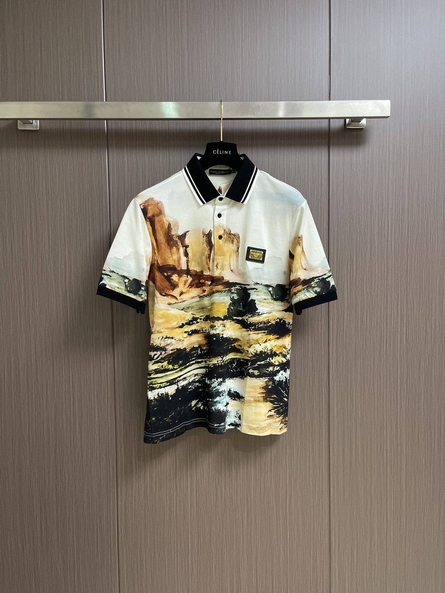 NO:458905,DOLCE & GABBANA 2025ss new illustration jacquard polo shirt fabric is perfectly made of imported machine 14 pins Restored Metal jeans embellishment and matching design Upper body spirit Comfortable and breathable Slim fit Size 44-46-48-50-52-54, Dolce & Gabbana, alexander wang19860909DOLCE & GABBANA 2025ss新款插画提花polo衫 面料采用进口机器14针完美制作 还原 金属仔章点缀搭配设计 上身精神 舒适透气 修身版型 尺码44-46-48-50-52-54,,Dolce&Gabbana,alexander wang,Men's clothing