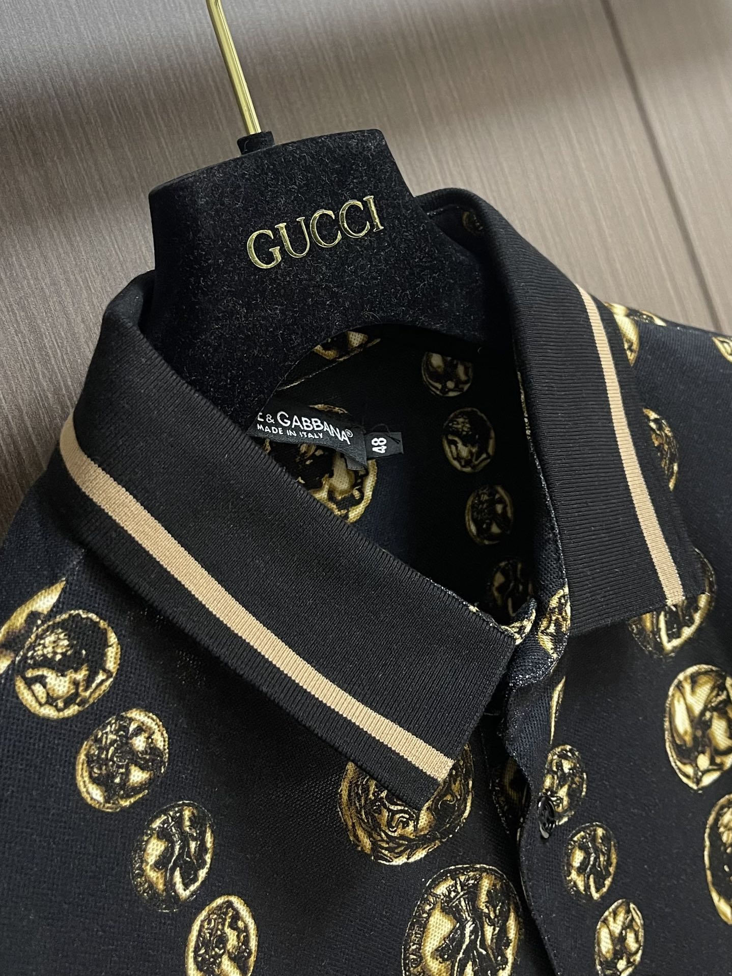 Luxury Dolce & Gabbana Polo Shirt with Roman Coin Detail, 650 USD - 图片 6