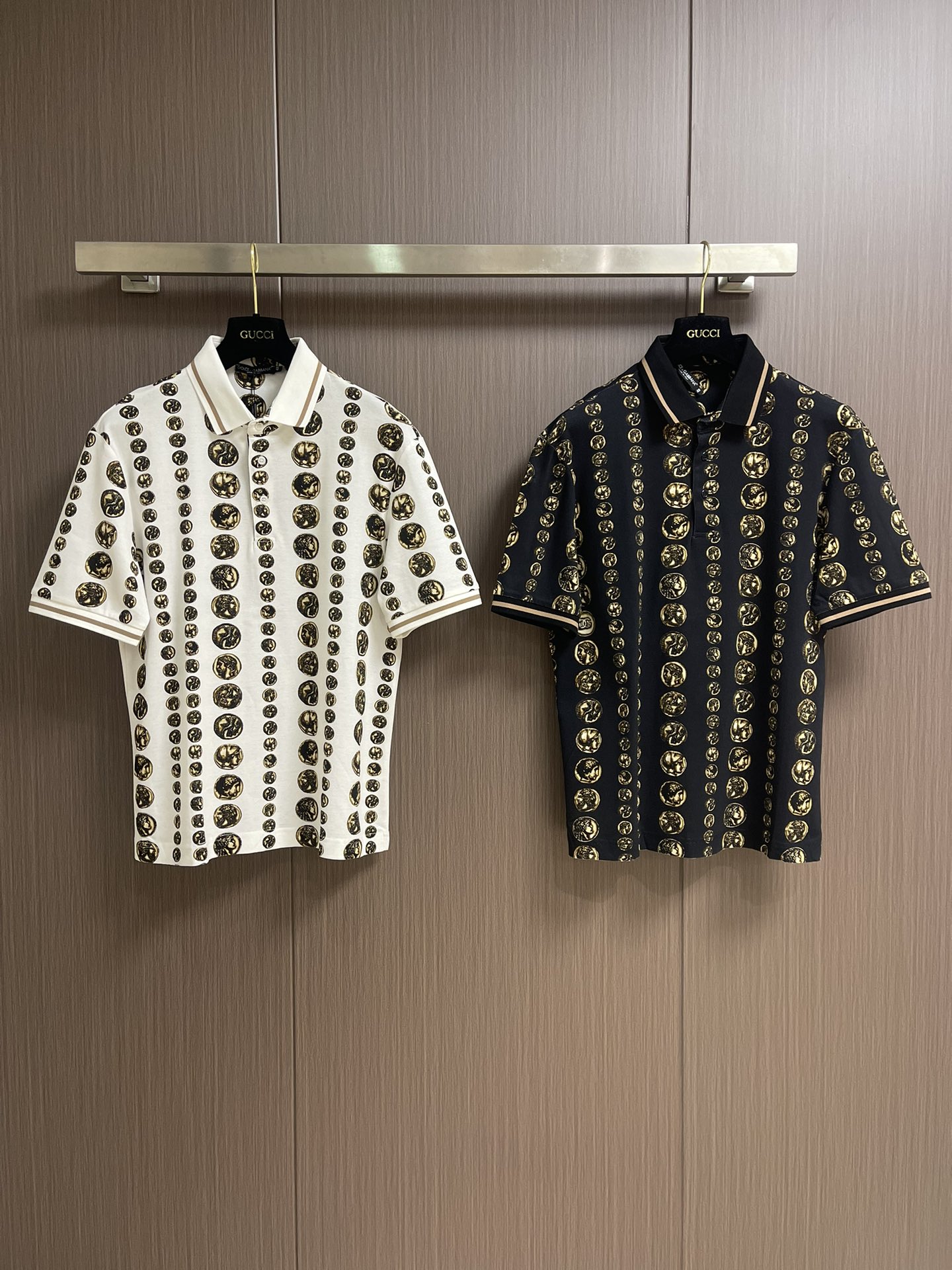 Luxury Dolce & Gabbana Polo Shirt with Roman Coin Detail, 650 USD - 图片 3
