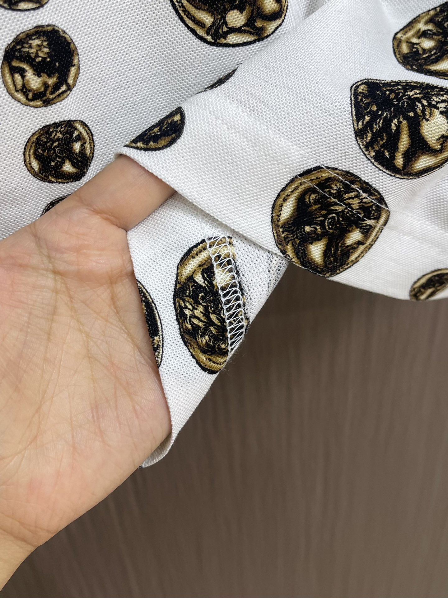 “New Dolce & Gabbana DG 2025ss Knitting Polo with Romanized Fabric, Size 44-54” - 图片 8