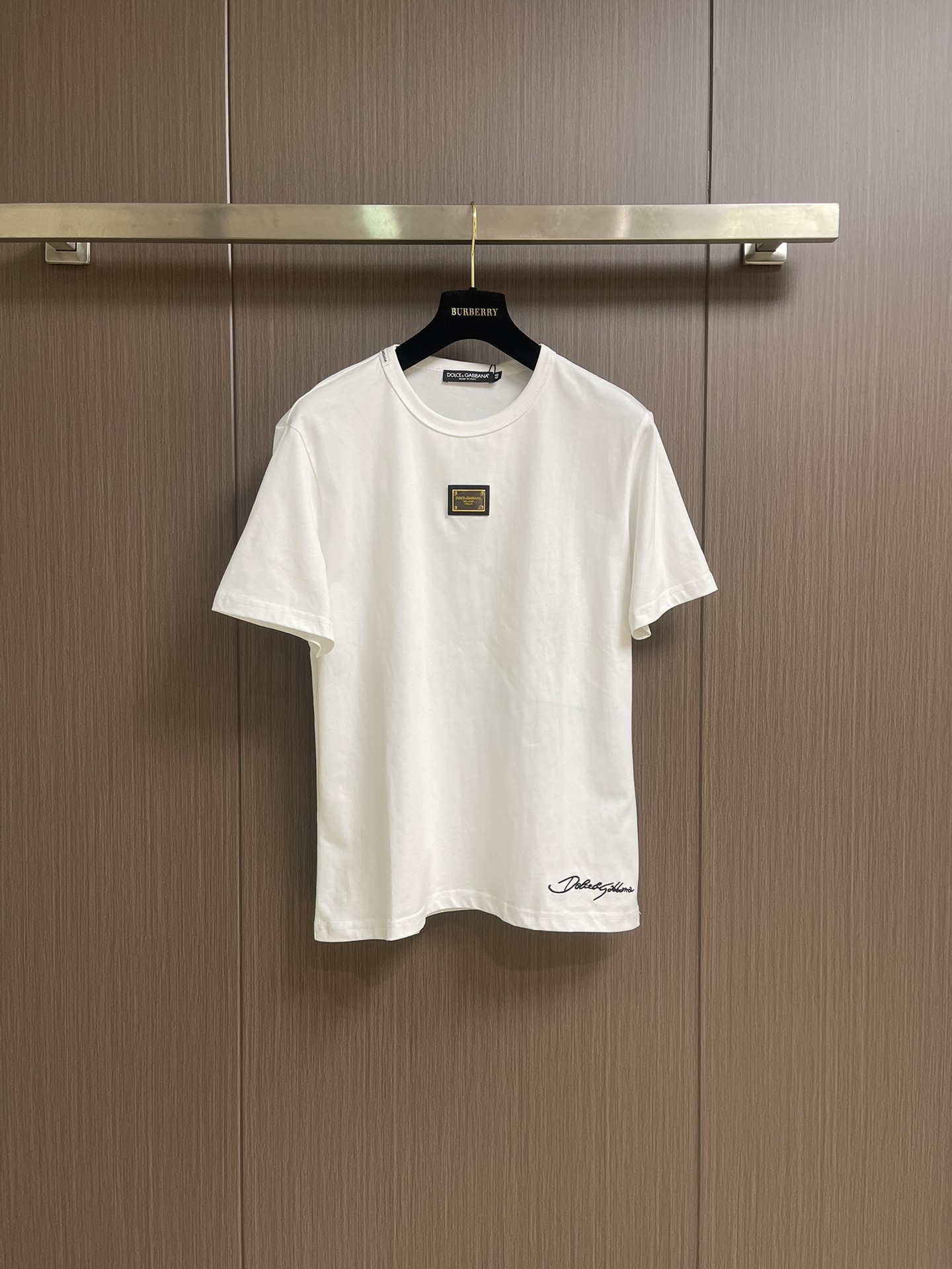 NO:473316,DOLCE & GABBANA DG 2025ss new knitted sweater polo dg catwalk Roman Ringgit portrait hot style wool fabric is perfectly made of imported machine 14 needles, restore pattern is full of clarity, high-end khaki matching design is very good, button belt letters restore authentic, comfortable and breathable slim fit style. Size 44-46-48-50-52-54 M-4XL 44 69cm long shoulder width 44cm bust 51cm 46 70cm long shoulder width 45.5cm bust 53cm 48 71cm long shoulder width 47cm bust 55cm 50 72cm shoulder width 48.5cm bust 57cm 52 73cm shoulder width 50 70cm  Bust 59cm 54-clothes length 74cm shoulder width 51.5cm bust 61cm, Dolce & Gabbana, alexander wang19860909DOLCE & GABBANA DG 2025ss新款针织衫polo dg走秀款罗马币人像爆款 毛织面料采用进口机器14针完美制作 还原 图案清晰度满满 上身精神高级上档次卡其色搭配设计非常好看 纽扣带字母还原正品 舒适透气修身版型.尺码44-46-48-50-52-54 M-4XL 44衣长69cm 肩宽44cm 胸围51cm 46衣长70cm 肩宽45.5cm 胸围53cm 48衣长71cm 肩宽47cm 胸围55cm 50衣长72cm 肩宽48.5cm 胸围57cm 52衣长73cm 肩宽50cm 胸围59cm 54衣长74cm 肩宽51.5cm 胸围61cm,,Dolce&Gabbana,alexander wang,Men's clothing