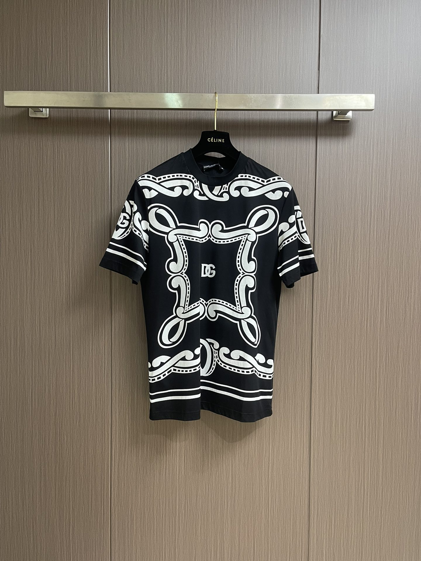 NO:457011,DG DOLCE GABBANA 2025SS spring and summer short-sleeved T-shirt SS spring and summer series. Customized pure cotton fabric, chest illustration print, the first choice for casual outings!  Size 44-46-48-50-52-54, Dolce & Gabbana, Dolce & Gabbana, T-shirt, tees, t-shirt, alexander wang19860909DG DOLCE GABBANA 杜嘉班纳2025SS春夏短袖T恤SS春夏系列.定制纯棉面料,胸前插画印花,休闲出街首选款！尺码44-46-48-50-52-54,,Dolce&Gabbana,Dolce&Gabbana,T-shirt,tees，t-shirt,alexander wang,Men's clothing