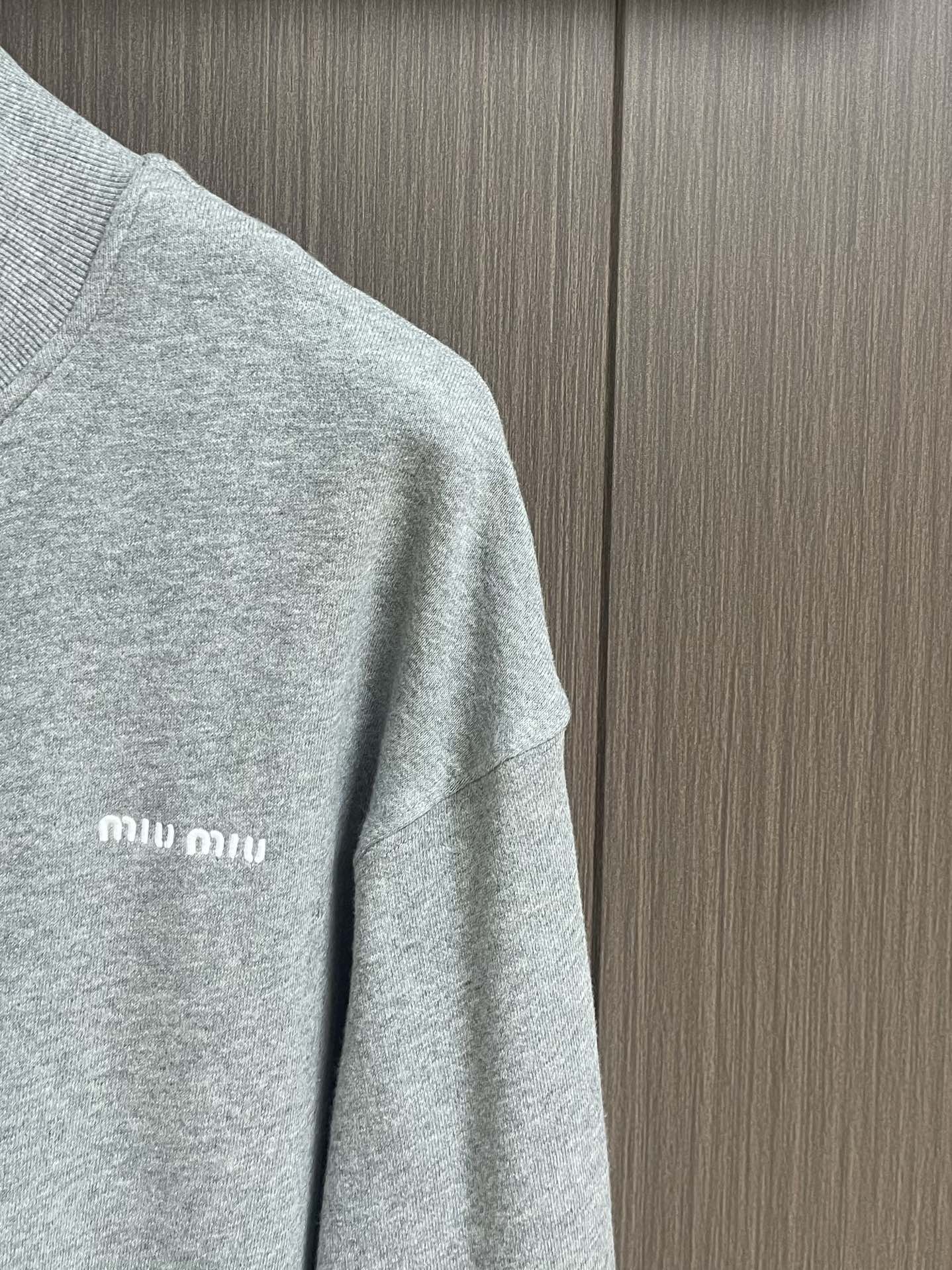 Luxurious Embroidered Chain Jacket by Miu Miu with Custom Magnetic Grafts - 图片 4