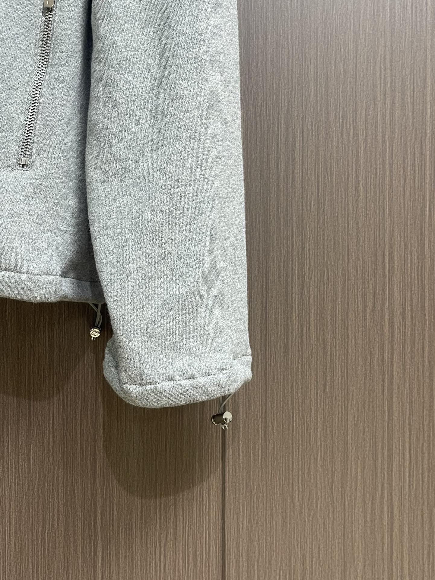 Luxurious Embroidered Chain Jacket by Miu Miu with Custom Magnetic Grafts - 图片 7