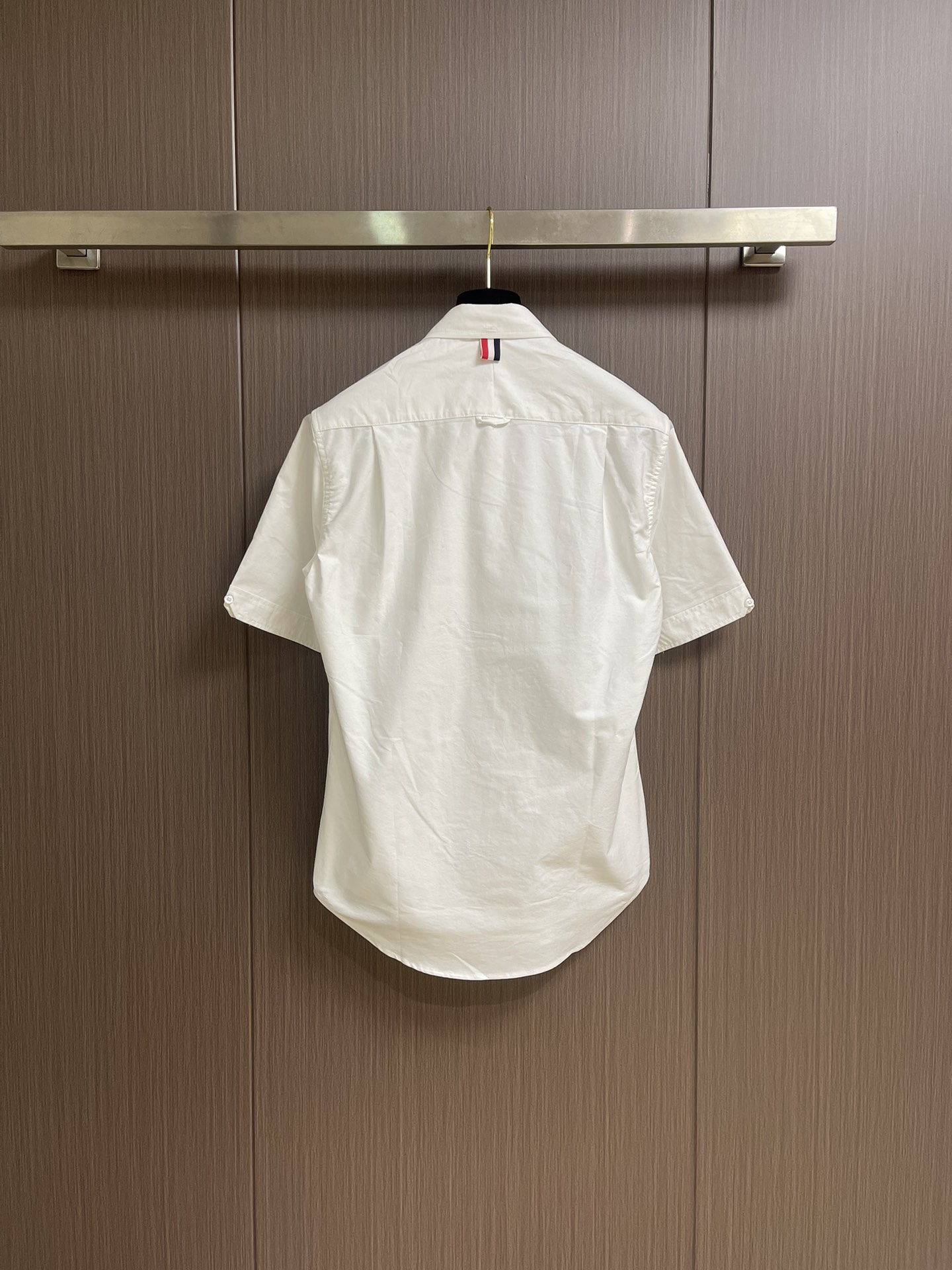 “Thom Browne TB 576 Short-Sleeve Shirt: Imported Technology Fabric, Comfortable Air-Cooling Design for Young Adults” - 图片 2