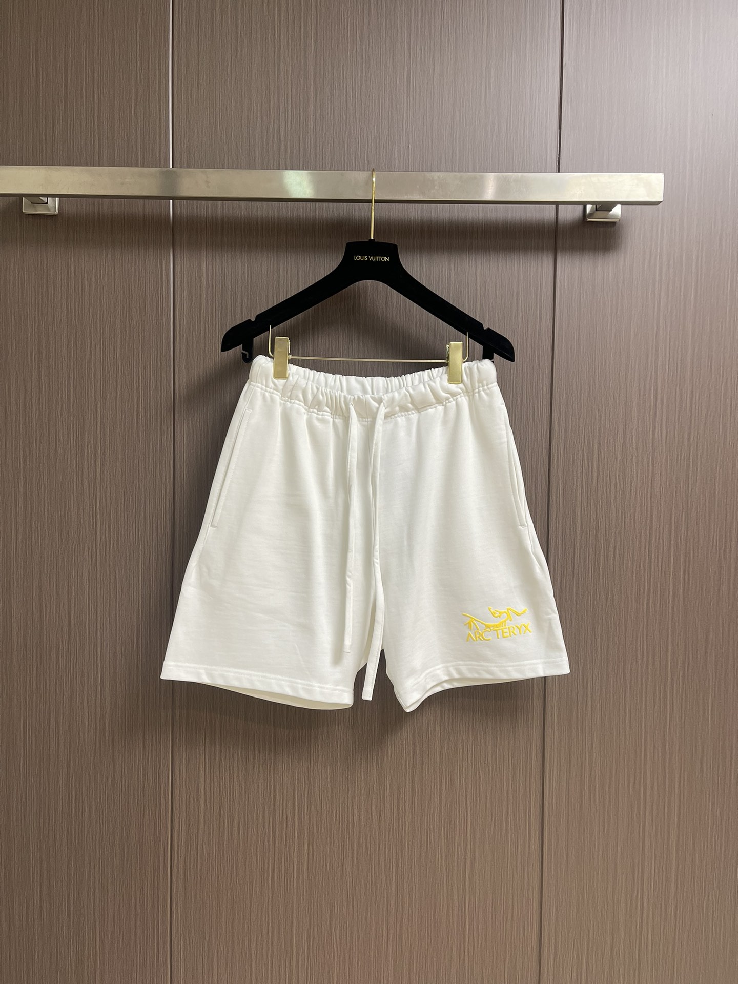 NO:455501,ARC'TERYX 2025SS Summer New Casual Shorts, full of design, very suitable for long-term activities in summer and outdoor activities. It is elastic, can quickly ventilate and heat dissipate, and it is easy to take and place in the pocket and is practical. Size S-XL, arc'teryx, shorts, alexander wang19860909ARC'TERYX 始祖鸟2025SS夏季新款休闲短裤,设计感十足,非常适合夏天和户外长时间活动穿着,富有弹性,能快速通风散热,口袋位置取放容易而实用.尺码S-XL,arc'teryx,shorts,alexander wang,Men's clothing