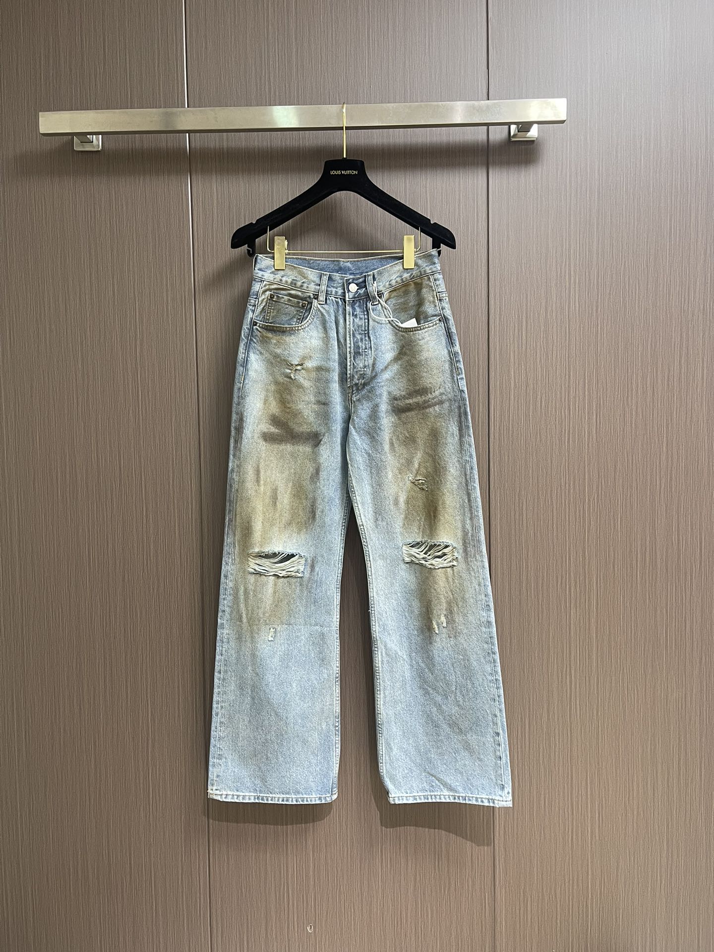 NO:455563,Acne Studios Dirty ink-splashed ripped jeans, antique ripped straight jeans, Giant Heavy Industry retro antique washing technology, casual and unruly and versatile, easy to wear to create a fashionable and fashionable tone, pure handmade, irregularly worn holes, making the whole pants more layered, can be matched with the same style to create a fashionable look, control various occasions, customize auxiliary materials, complete three standards, the same style for men and women!  Size 29-30-31-32-33,,acne studios,dior,jeans,alexander wang19860909Acne Studios 脏脏泼墨破洞牛仔裤,做旧破洞直筒牛仔裤 巨巨重工复古做旧洗水工艺 随性不羁又百搭 轻松穿出洋气时髦腔调 纯手工多处不规则磨破破洞 让整条裤子更有层次感,能与同款搭配营造时尚造型,驾驭各种场合,定制辅料,三标齐全,男女同款！尺码29-30-31-32-33,,acne studios,dior,jeans,alexander wang,Men's clothing