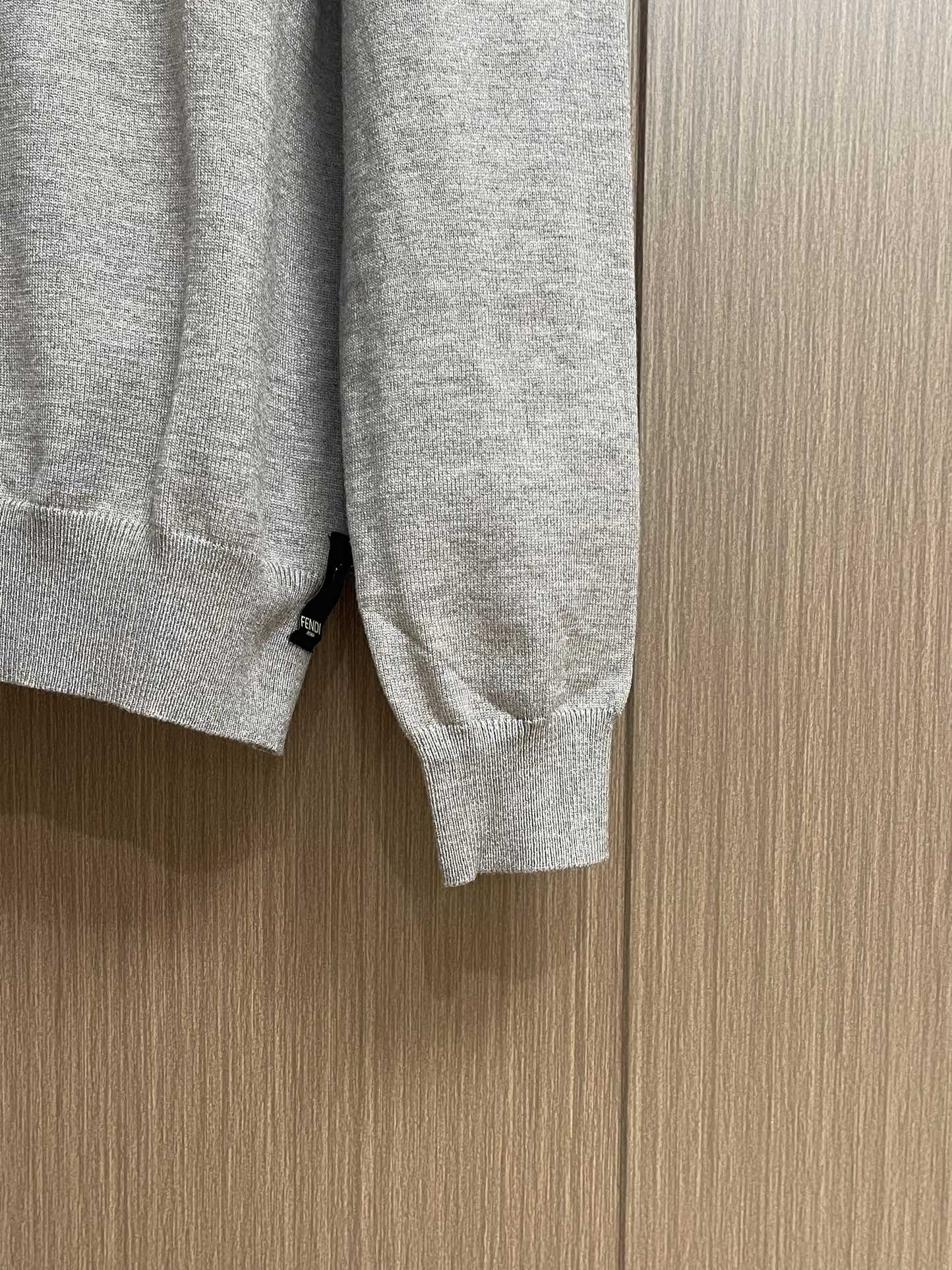 Fendi Double F Knit Shirt with Front Chest Crushing and 1:1 Quantitative Size – Size S-XL - 图片 7
