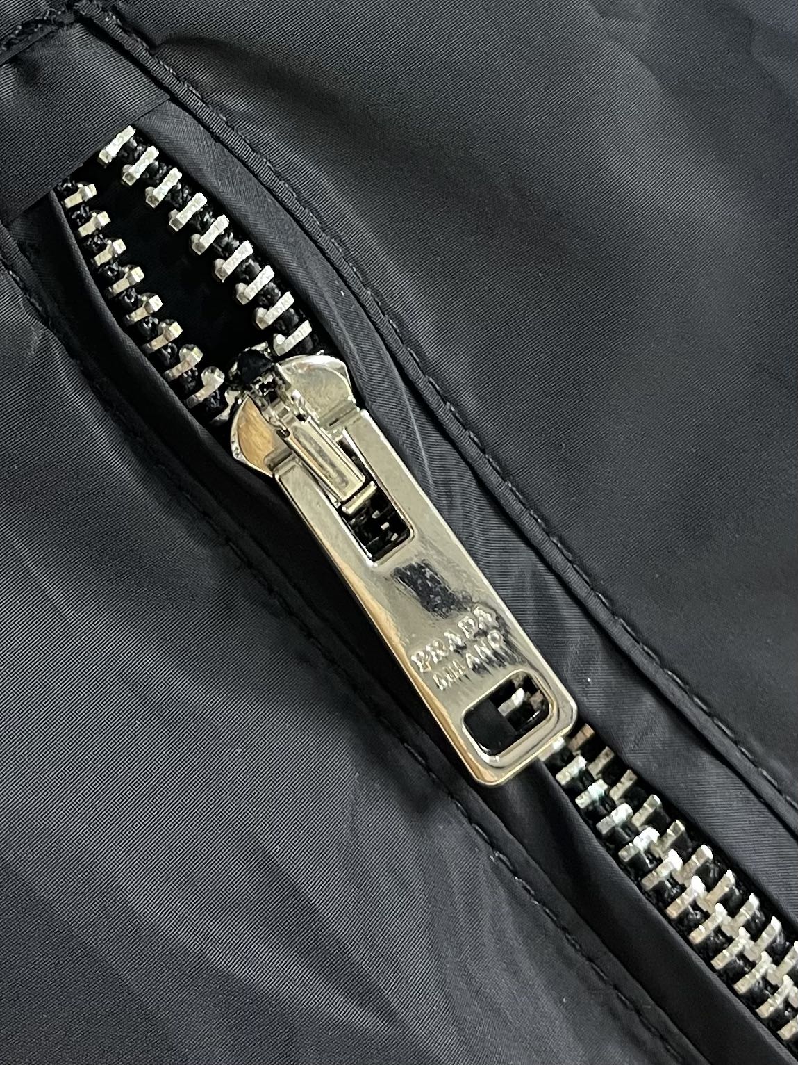 Title: Prada Triangular Zipper Jacket Description Summary: Prada jacket with unique design, tailored for body, crafted with traditional techniques, zipper bags for precision. Sizes S-XXL. - 图片 5