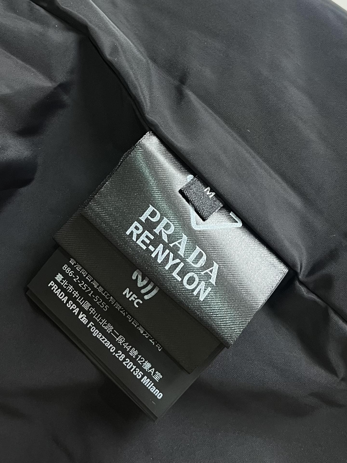 Title: Prada Triangular Zipper Jacket Description Summary: Prada jacket with unique design, tailored for body, crafted with traditional techniques, zipper bags for precision. Sizes S-XXL. - 图片 8