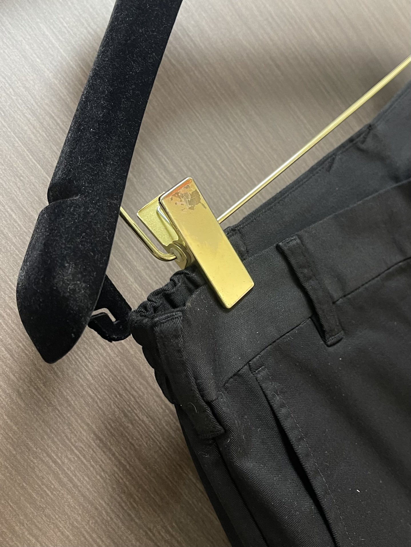 Burberry 2025SS春夏新款休闲裤，采用客供面料，战马标logo标志彰显品牌特征，针脚非常细密