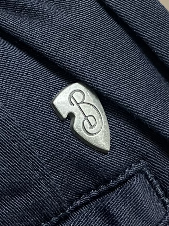 Burberry 2025SS春夏新款休闲裤，采用客供面料，战马标logo标志彰显品牌特征，针脚非常细密