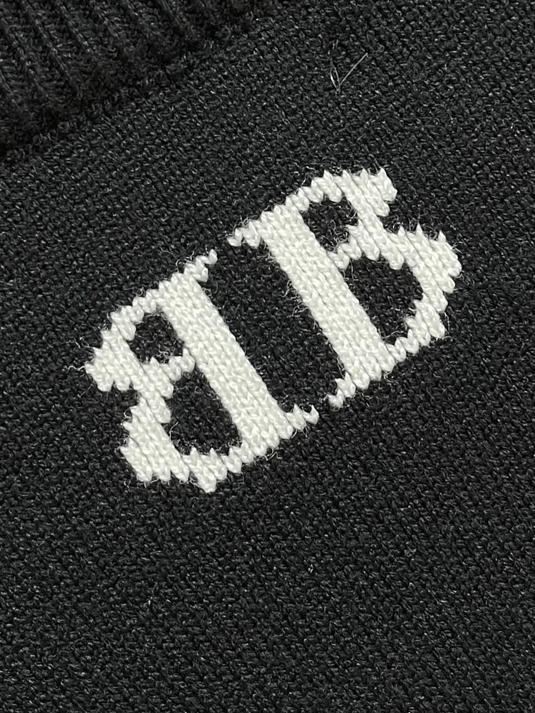 Luxurious Balenciaga BB Knitted Sweaters – Sheep and Cotton Yarns, Imported from Germany, Premium Quality, Customizable, Unisex Sizes - 图片 6