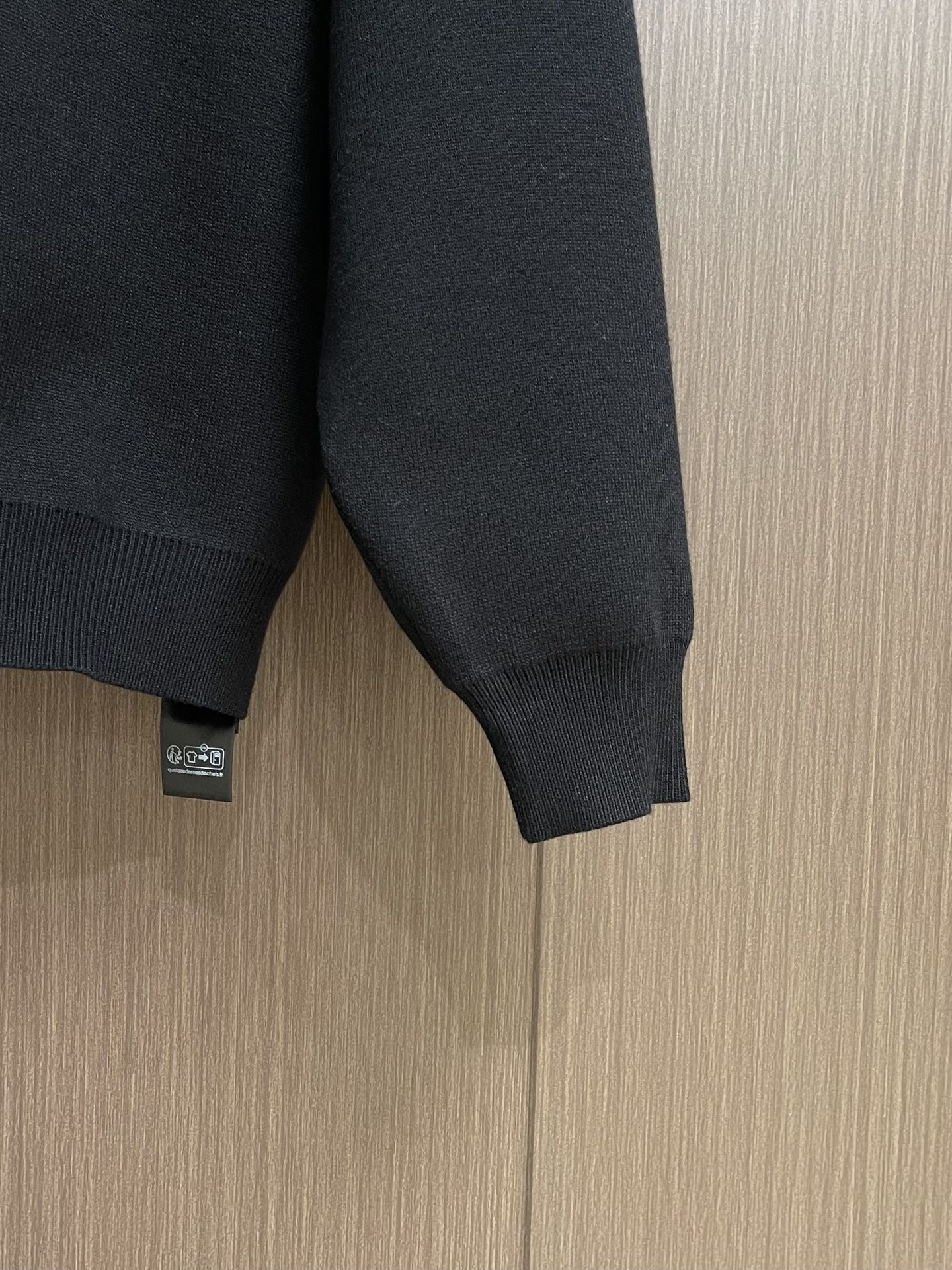 Luxurious Balenciaga BB Knitted Sweaters – Sheep and Cotton Yarns, Imported from Germany, Premium Quality, Customizable, Unisex Sizes - 图片 7