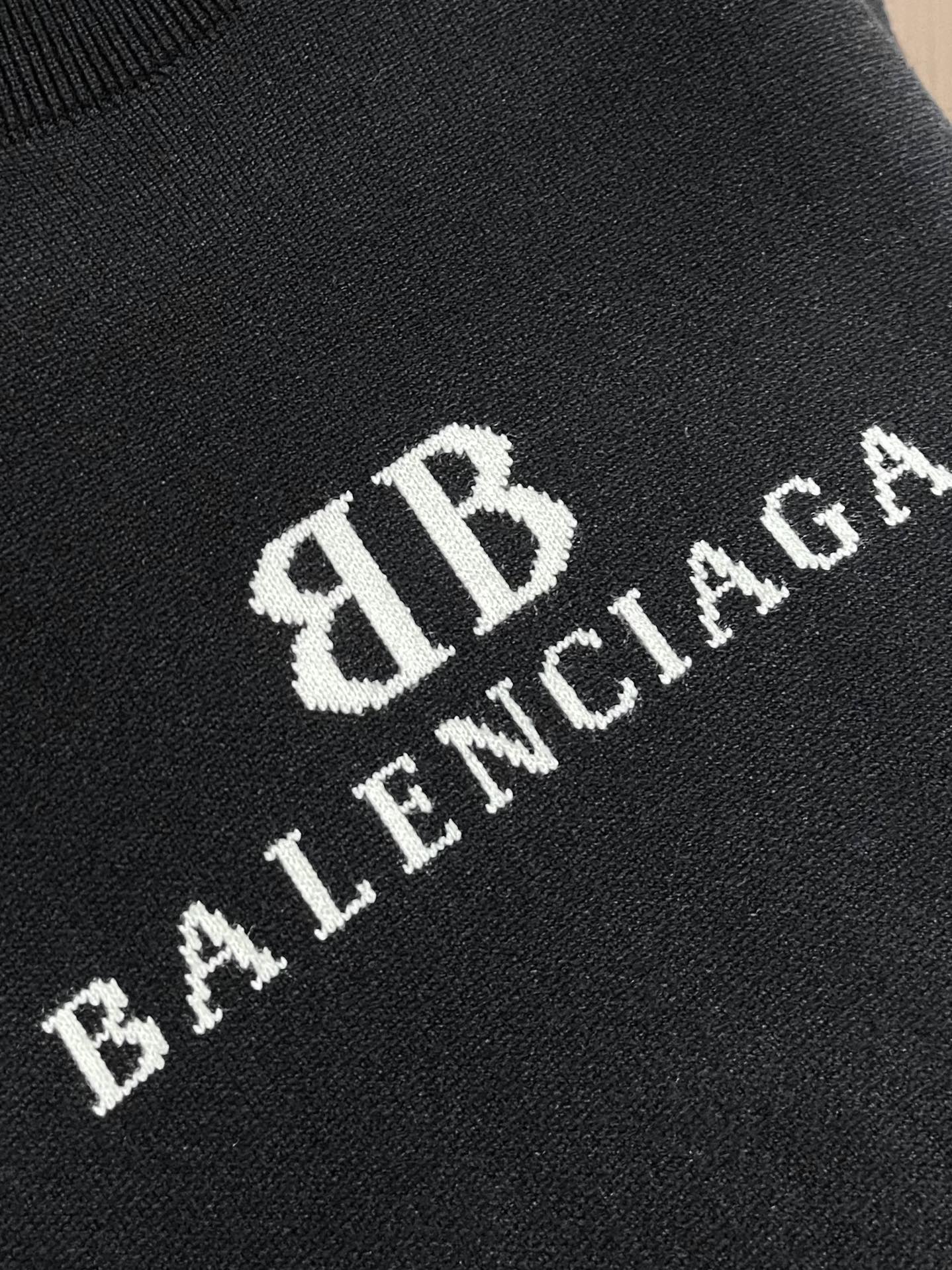 Luxurious Balenciaga BB Knitted Sweaters – Sheep and Cotton Yarns, Imported from Germany, Premium Quality, Customizable, Unisex Sizes - 图片 5