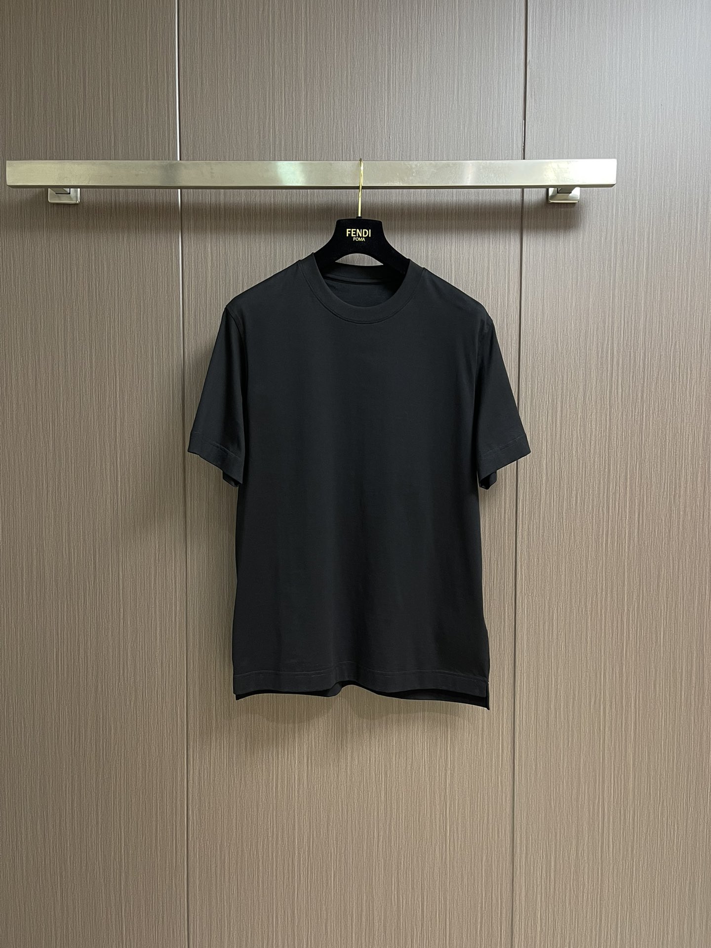 NO:495735,Zegna 2025ss new round neck short-sleeved T-shirt, customized Xinjiang long velvet cotton fabric, back logo logo, high elastic fabric, not easy to deform after wearing. All accessories are customized for the original, skin-friendly, breathable, comfortable, delicate and soft, fashionable and stylish on the upper body!  Size M-5XL M size bust 106 Shoulder width 46.8 Clothes length 68.5 L size bust 110 Shoulder width 48 Clothes length 70 XL size bust 114 Shoulder width 49.2 Clothes length 71.5 XXL size bust 118 Shoulder width 50.4 Clothes length 73 3XL size bust 122 Shoulder width 51.6 Clothes length 74 4XL size bust 126 Shoulder width 52.8 Clothes length 75 5XL size bust 130 Shoulder width 54 Clothes length 76, zegna, T-shirt,tees, t-shirt,alexander wang19860909Zegna 杰尼亚2025ss新款圆领短袖T恤,定制新疆长绒棉面料,后背logo标识、 高弹面料、久穿不易变形 辅料全部原版定制出品,亲肤 透气舒适细腻柔软,上身时尚有型！尺码M-5XL M码胸围106 肩宽46.8 衣长68.5 L码胸围110 肩宽48 衣长70 XL码胸围114 肩宽49.2 衣长71.5 XXL码胸围118肩宽50.4衣长73 3XL码胸围122肩宽51.6衣长74 4XL码胸围126肩宽52.8 衣长75 5XL码胸围130肩宽54 衣长76,,zegna,T-shirt,tees，t-shirt,alexander wang,Men's clothing