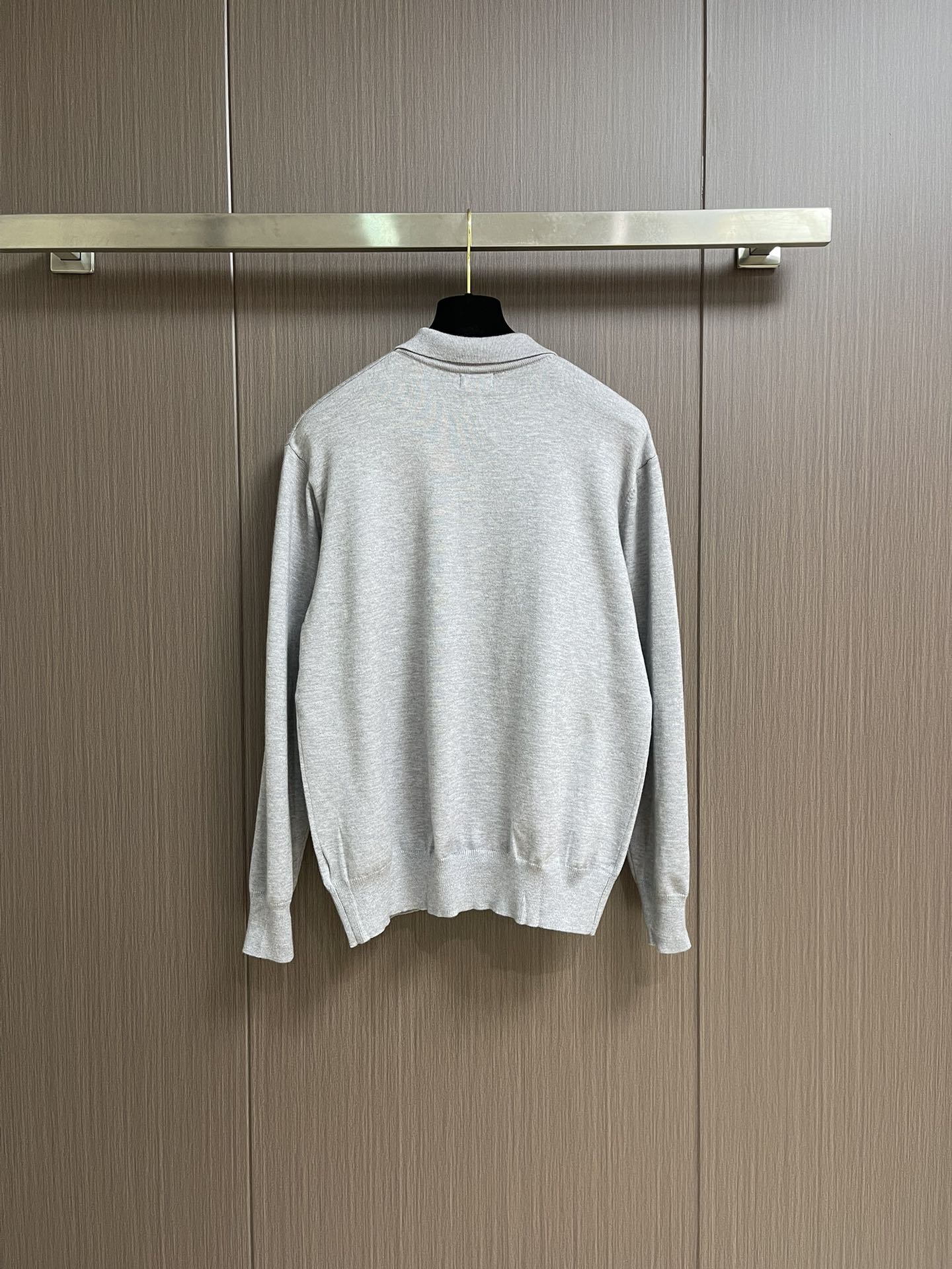 “Celine Embroidered Long-Sleeved Polo Coats – 100% Cotton Tweezing, Water-Washed Layouts, Imported Embroidery” - 图片 2