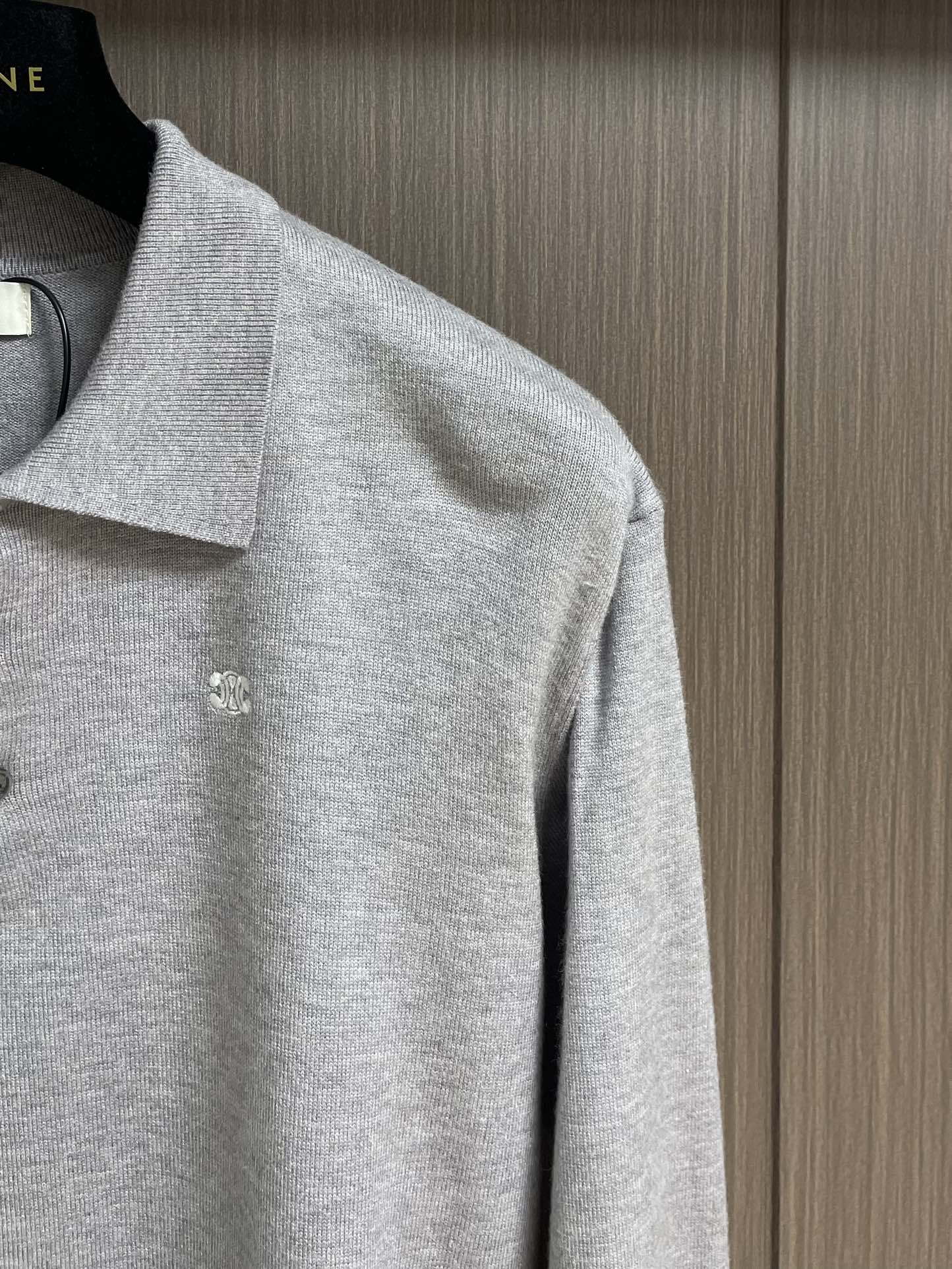 “Celine Embroidered Long-Sleeved Polo Coats – 100% Cotton Tweezing, Water-Washed Layouts, Imported Embroidery” - 图片 4