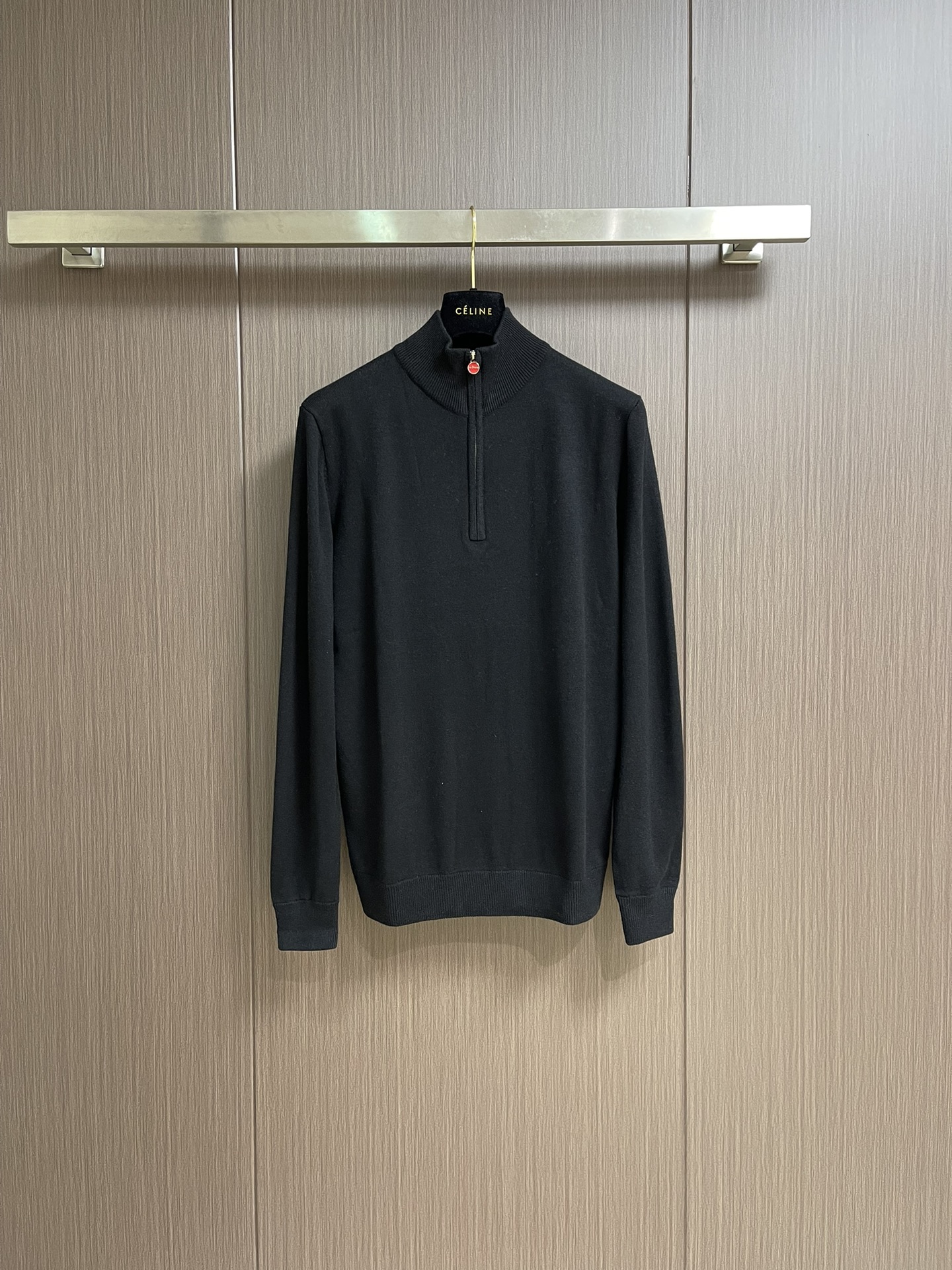 NO:501613,Kiton cashmere half-zipper small turtleneck knitted sweater, selected high-quality merino cashmere, light and fluffy, but warmer than ordinary wool, freely switch indoors and outdoors, saying goodbye to bloat!  Delicate cashmere fiber comes with natural elasticity, close to the body and does not tying the skin, like being gently wrapped in clouds, and sensitive skin can be worn with confidence. 'Classic and timeless' minimalist design, high-end neutral color, single wear shows temperament, layered layered, size 48-54,,sweaters,alexander wang19860909kiton 羊绒半拉链小高领针织毛衣,精选优质美利奴羊绒,轻盈蓬松却比普通羊毛更保暖,室内外自由切换,告别臃肿！细腻羊绒纤维自带天然弹性,贴身不扎肤,像被云朵轻轻包裹,敏感肌也能放心贴身穿.「经典不过时」极简设计,高级中性色,单穿显气质,叠穿有层次,尺码48-54,,sweaters,alexander wang,Men's clothing