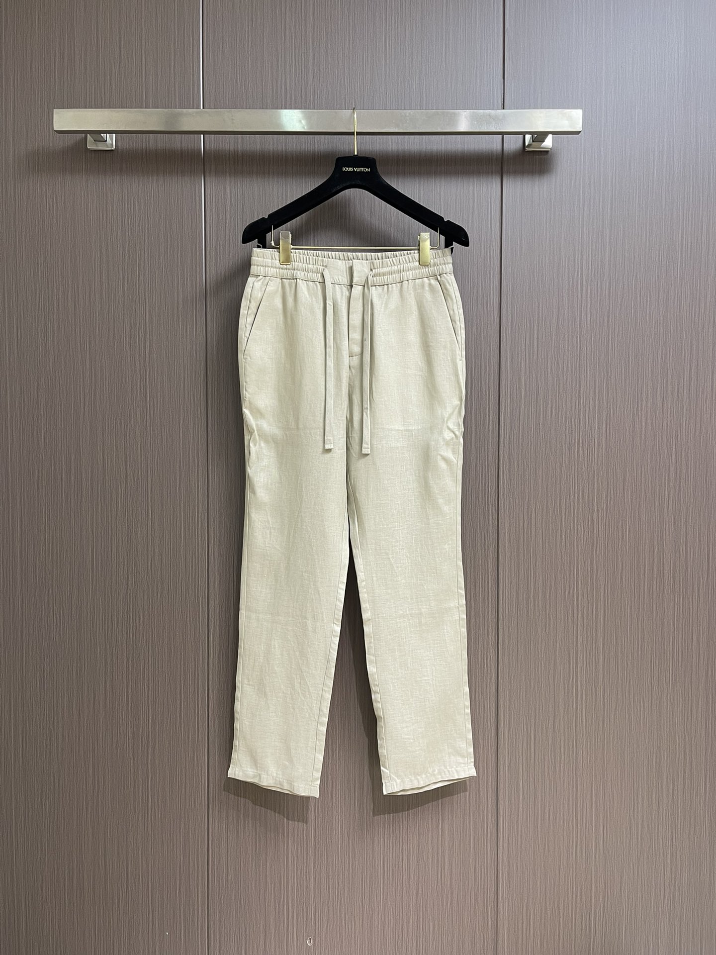 NO:488049,Givenchy ss classic logo letter embroidered cotton and linen pants, casual cotton and linen pants, large goods are carefully cut and cut, produced by large manufacturers to ensure the quality of large goods. It is a very versatile model, welcome to compare the entire network. Size S-XXL, given, alexander wang19860909Givenchy ss经典logo字母刺绣棉麻裤,休闲棉麻卫裤,大货采用取花精心断裁,大厂出品,确保大货品质质量.非常百搭的一款,欢迎对比全网.尺码S-XXL,,givenchy,alexander wang,Men's clothing