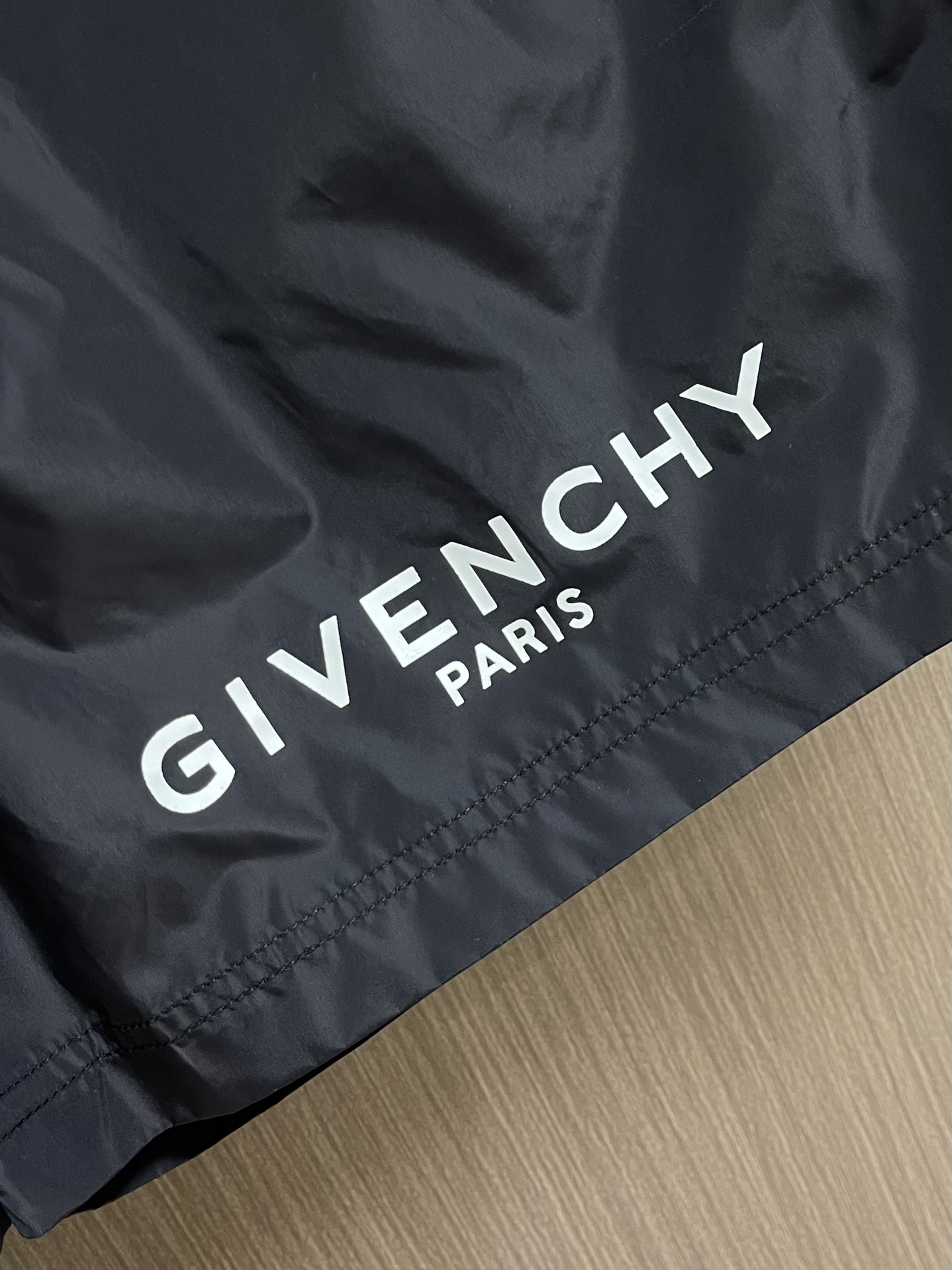 “Givenchy 2025 Summer Logo Shorts: Tailored for Comfort and Performance, Sizes S-XXL” - 图片 8