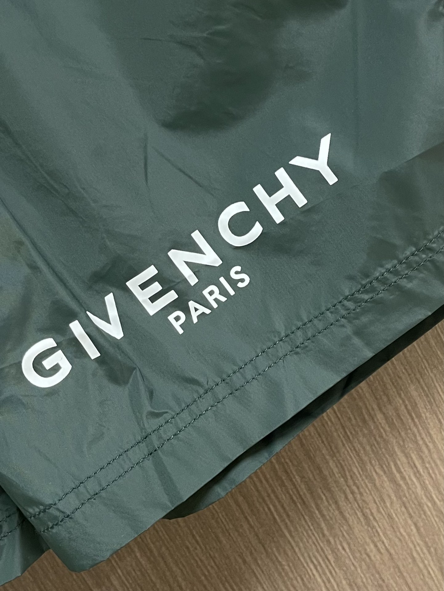 “Givenchy 2025 Summer Logo Shorts for Men with Sweat-Wicking Technology in Sizes S-XXL” - 图片 8
