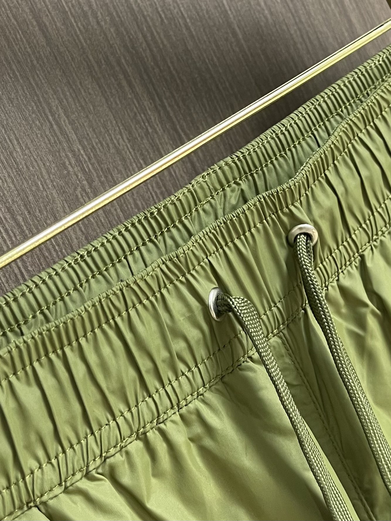 “Burberry 2025 SS Beach Tours Leisure Shorts with Classic Horse-Pointing Designs and Embroidery Techniques” - 图片 5