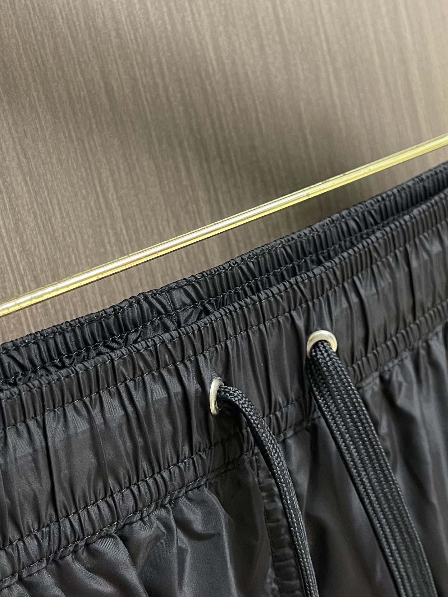 “Burberry 2025 SS Beach Tours: Leisure Shorts with Classic Horse-Pointing Designs” - 图片 5
