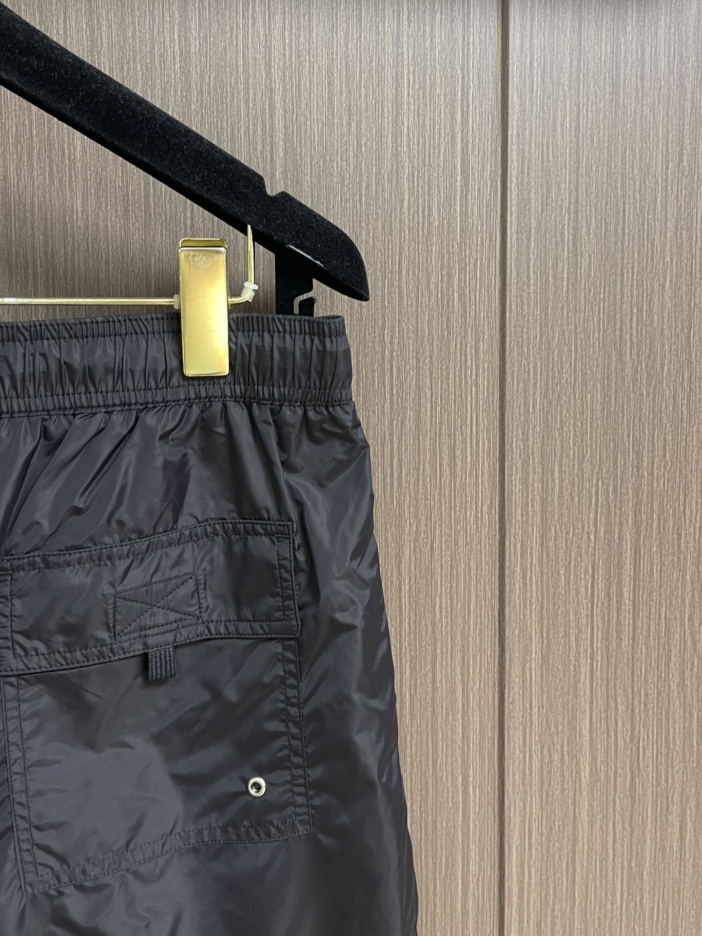 “Burberry 2025 SS Beach Tours: Leisure Shorts with Classic Horse-Pointing Designs” - 图片 7