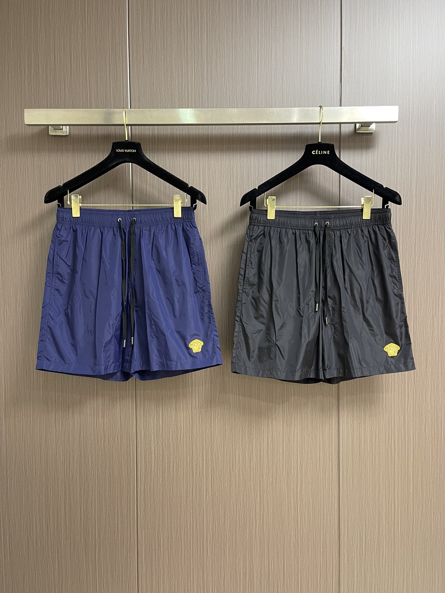 “Versace 2025SS Men’s Leisure Shorts: Custom Dry Fabric, High Comfort, Medusa Design, Top Quality” - 图片 3