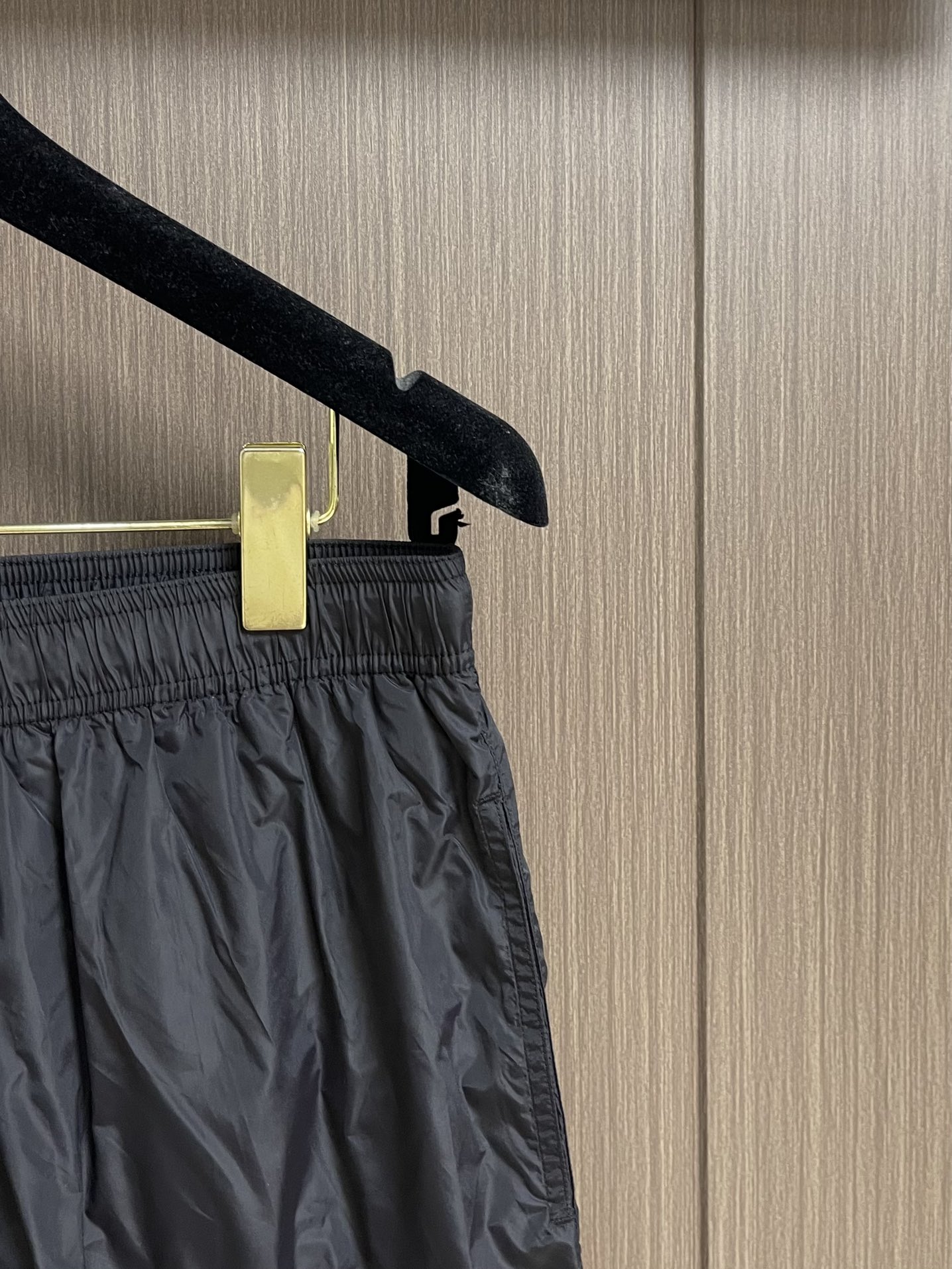 “Versace 2025SS Men’s Leisure Shorts: Custom Dry Fabric, High Comfort, Medusa Design, Top Quality” - 图片 4