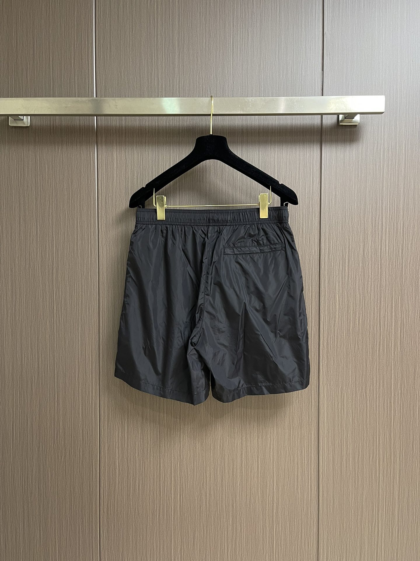 “Versace 2025SS Men’s Leisure Shorts: Custom Dry Fabric, High Comfort, Medusa Design, Top Quality” - 图片 2